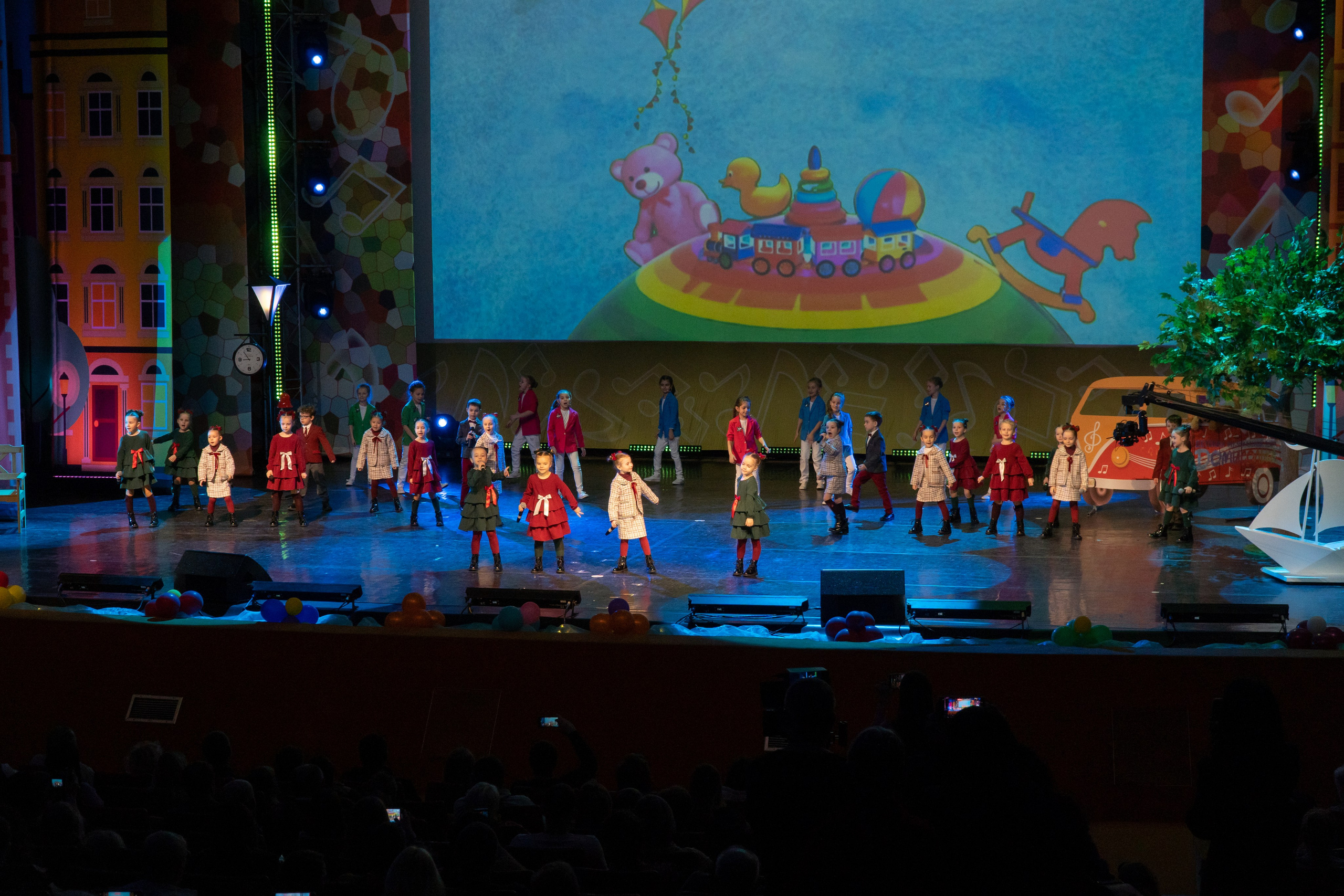 Съёмка концерта для Домисольки, большой концертный зал Космос. «Студия DRONAVT`s» — видеосъёмка и фотография г. Москва