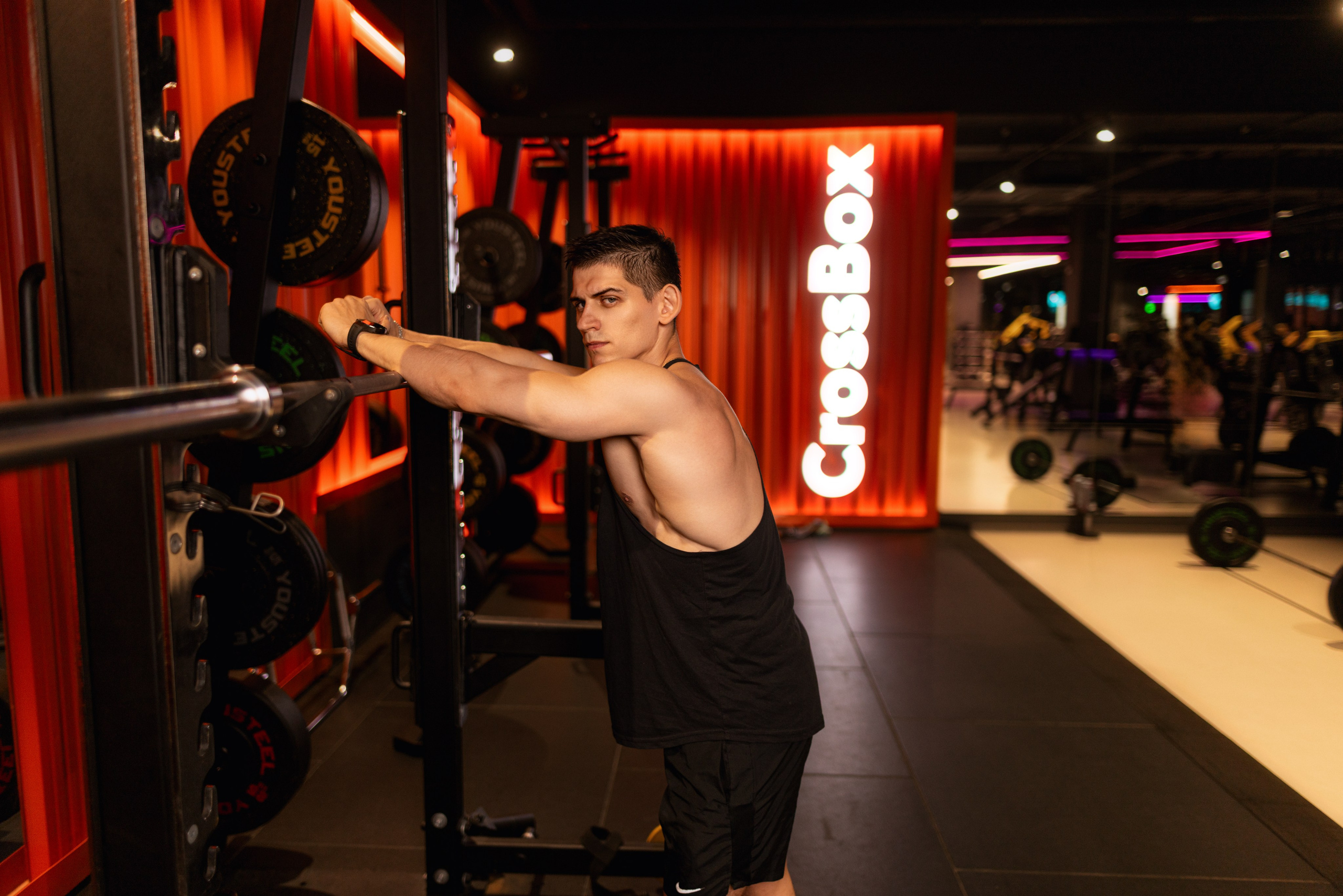 Фотосет в Владом в тренажерном зале для контента. Дмитрий Шульгин, портретный фотограф в Воронеже