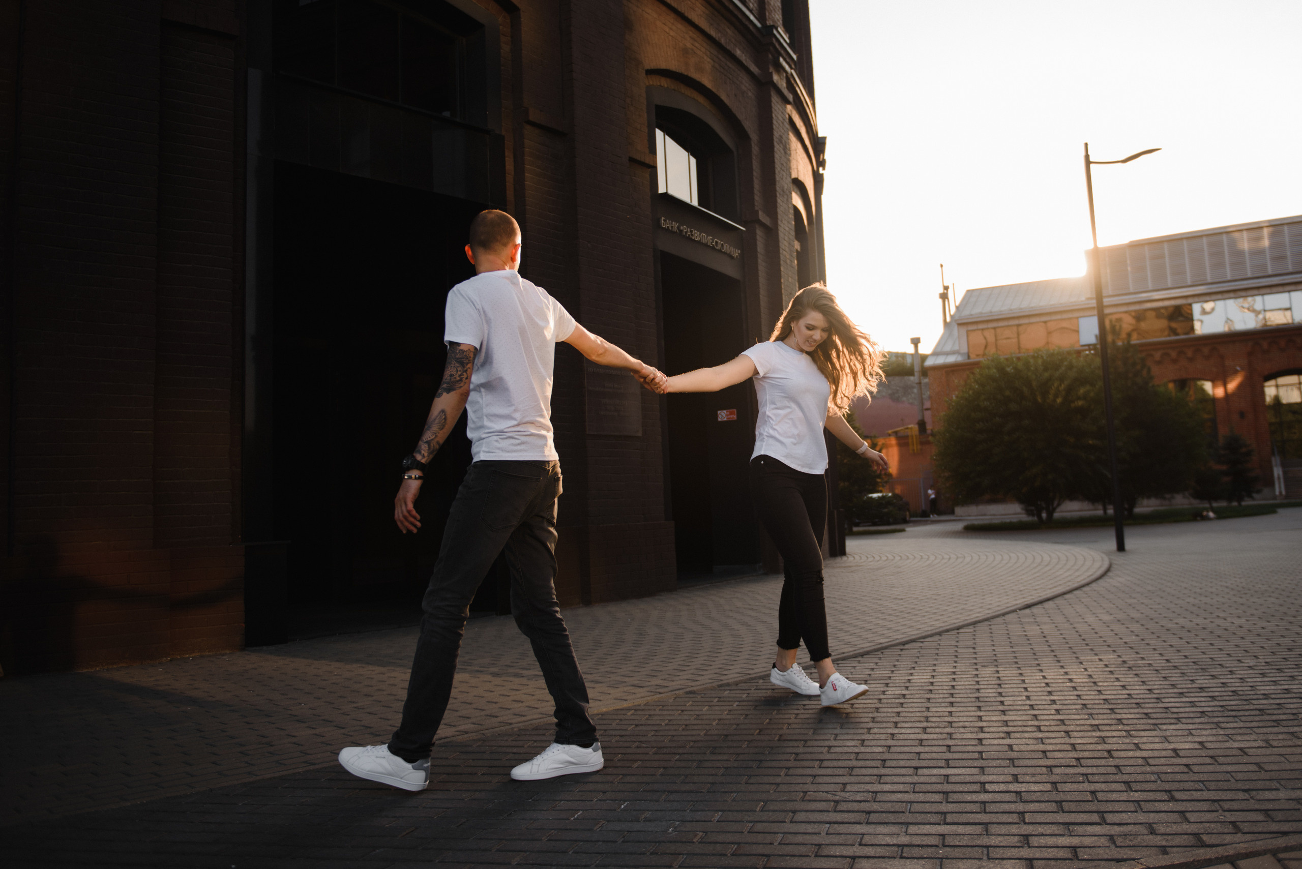 Классическая свадьба в Москве с прогулкой у площади музыки. Свадебный фотограф в Тамбове Андрей Шаталов