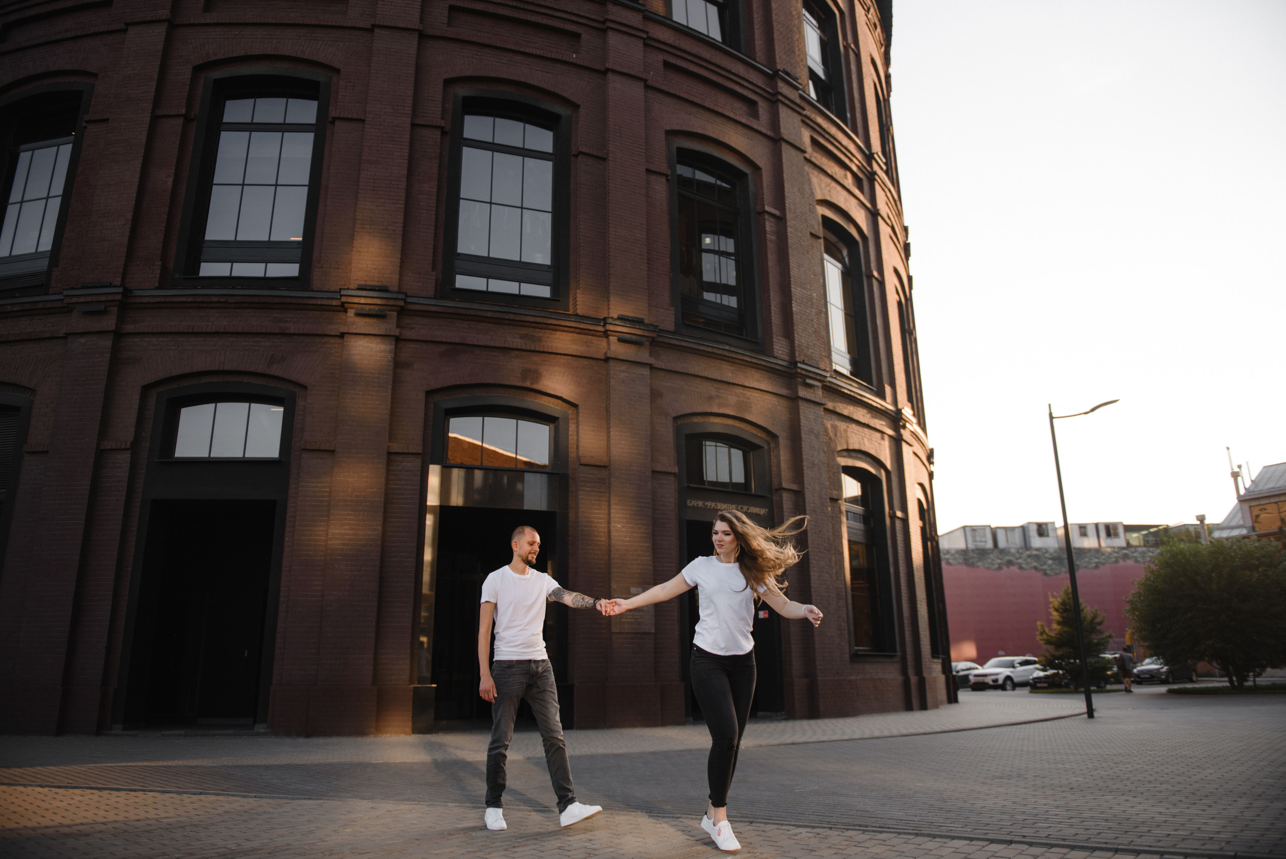 Классическая свадьба в Москве с прогулкой у площади музыки. Свадебный фотограф в Тамбове Андрей Шаталов