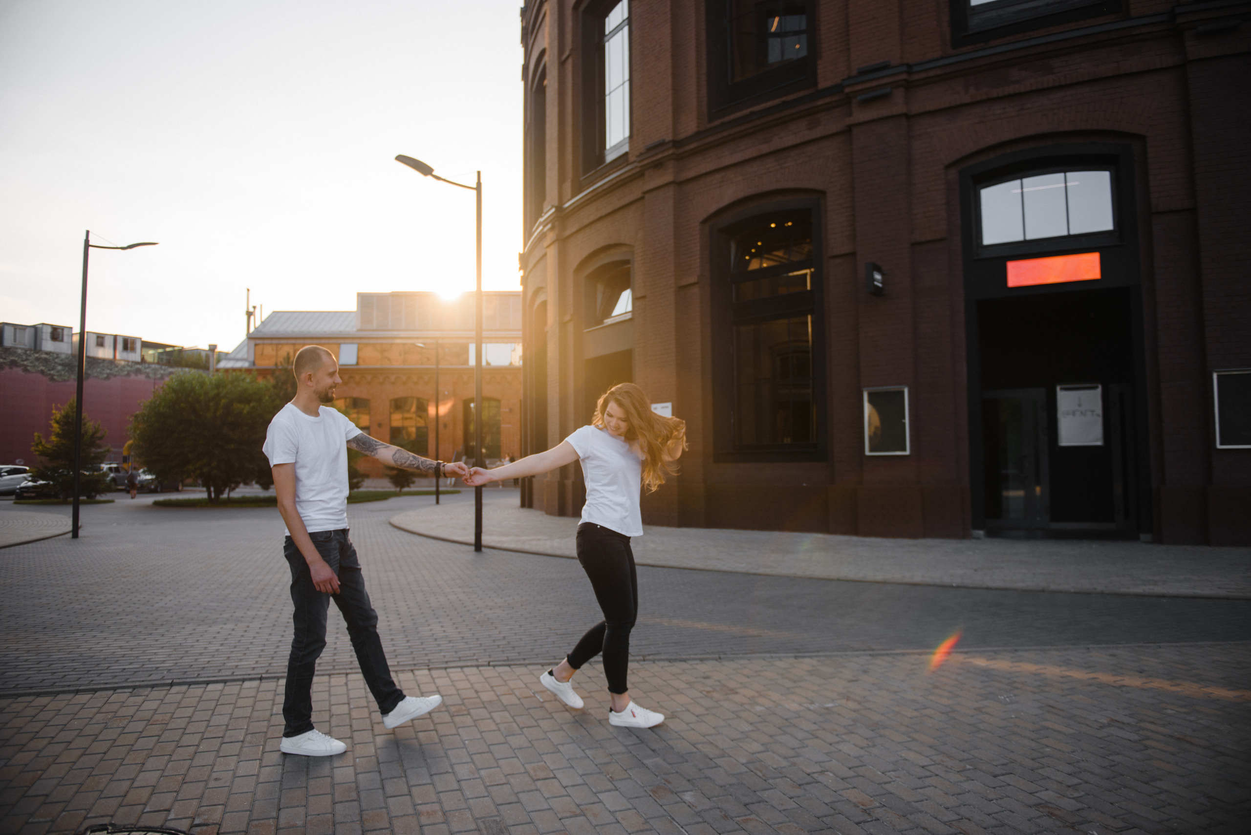 Классическая свадьба в Москве с прогулкой у площади музыки. Свадебный фотограф в Тамбове Андрей Шаталов