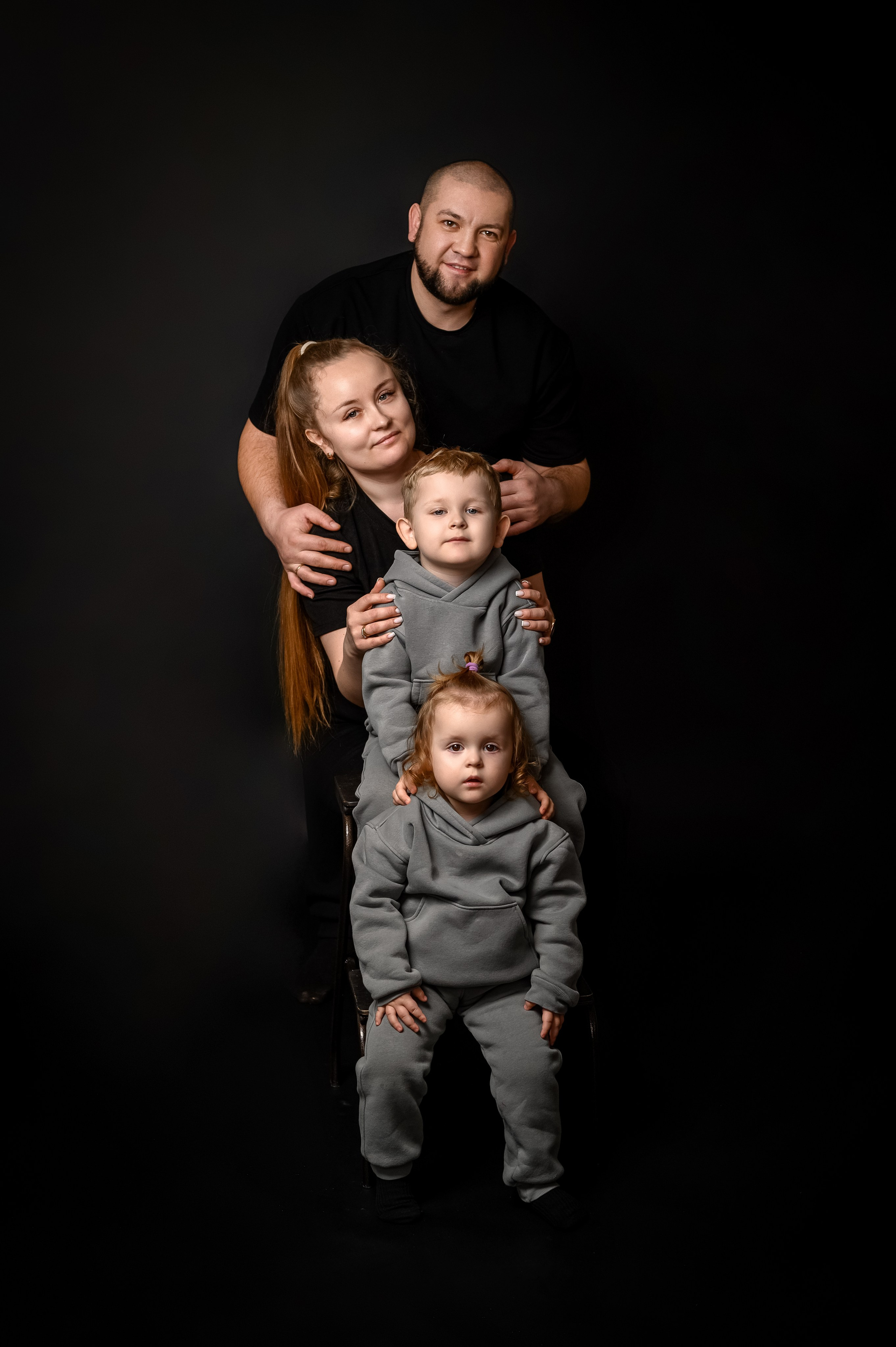 На черном фоне. Семейный и детский фотограф в Канске и Канском р-не, Красноярск и