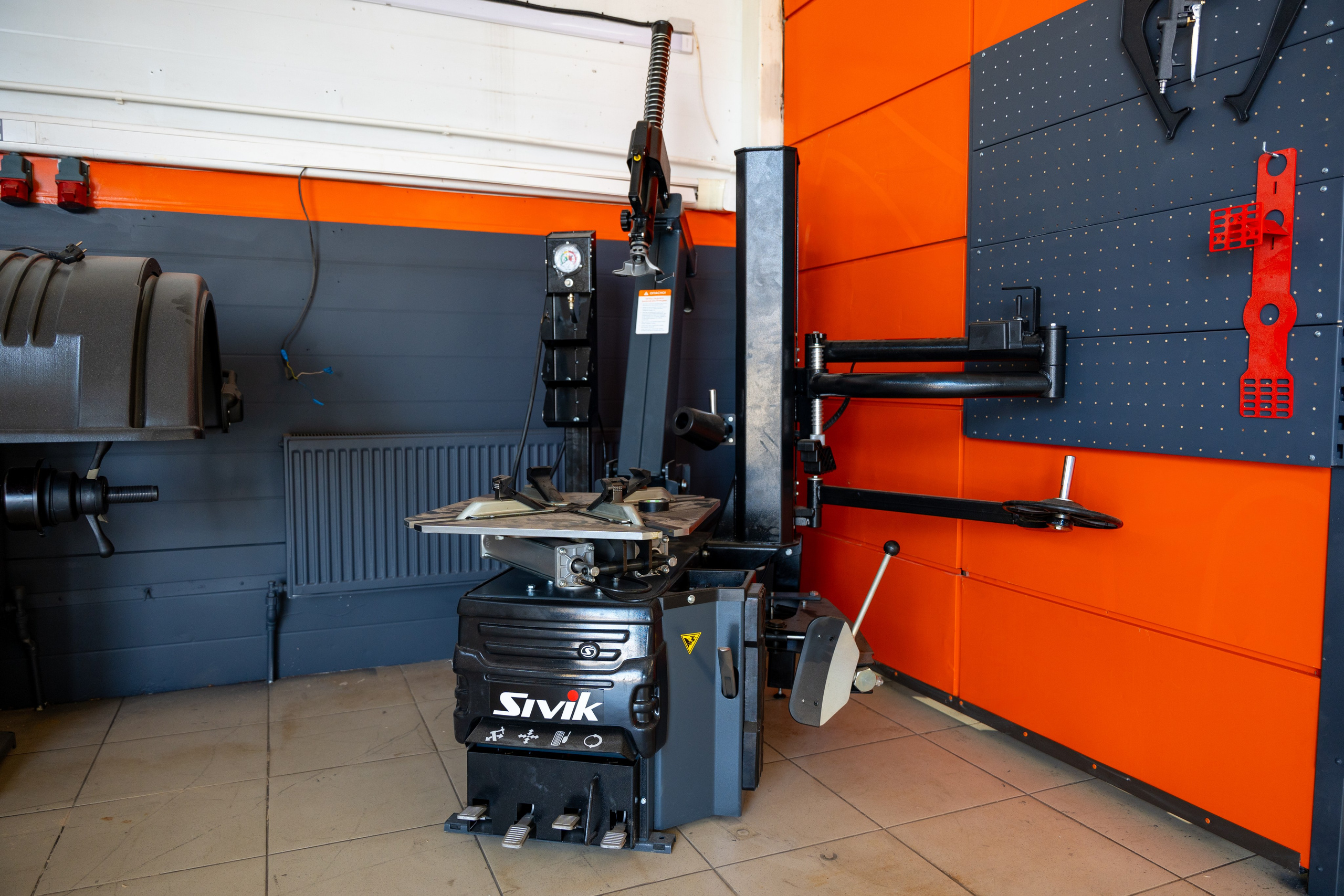 Интерьерная фотосъемка автосервиса Fit Service в Краснодаре — сеть СТО Профессиональная фотосъемка интерьера техцентра в Краснодаре. Шедевры для Вас! Фотограф и Видеограф в Краснодаре Пахиев Руслан