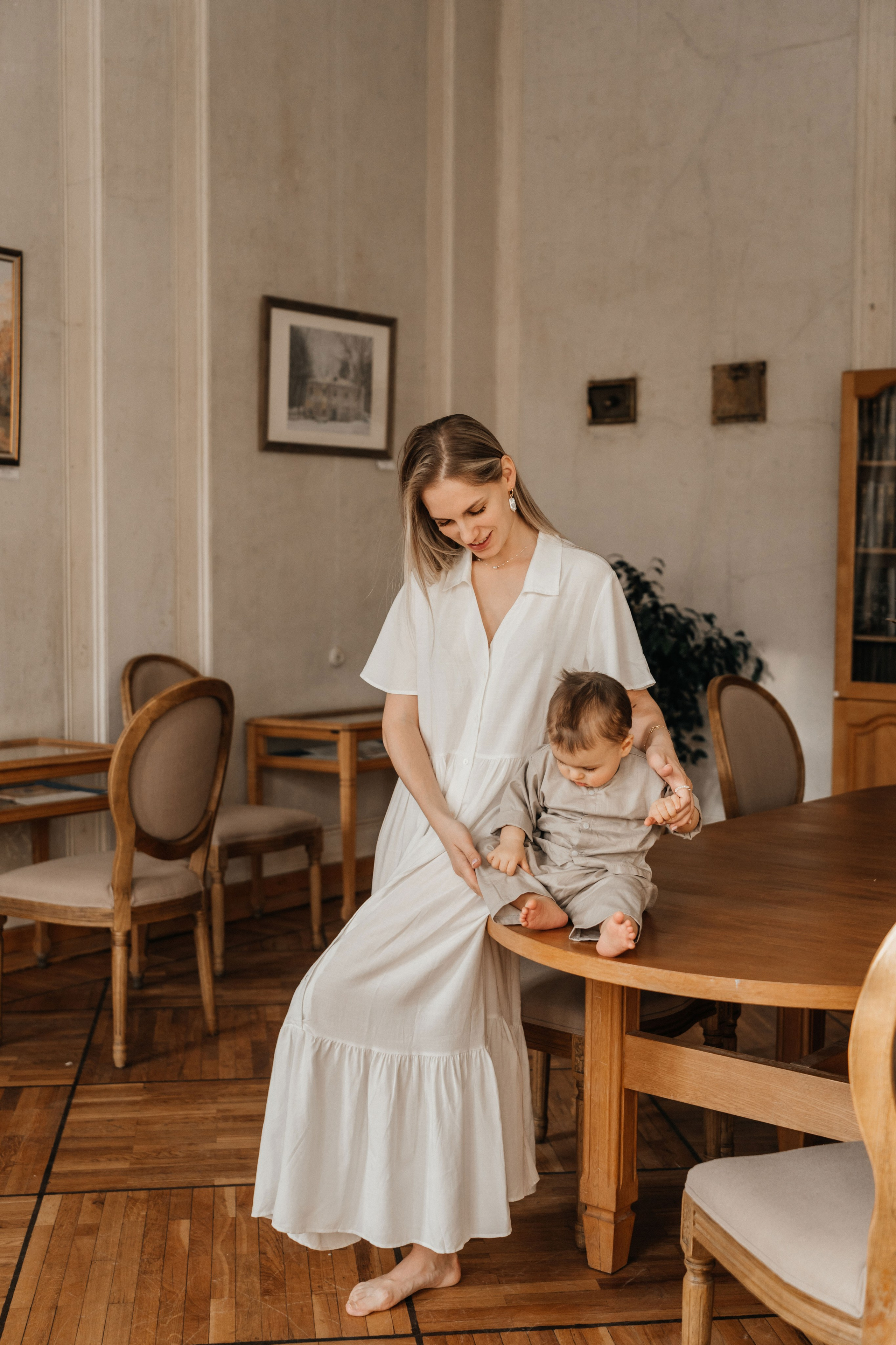 Маленькие ножки в читальне им. Пушкина. Ваш фотограф Вика Артемова