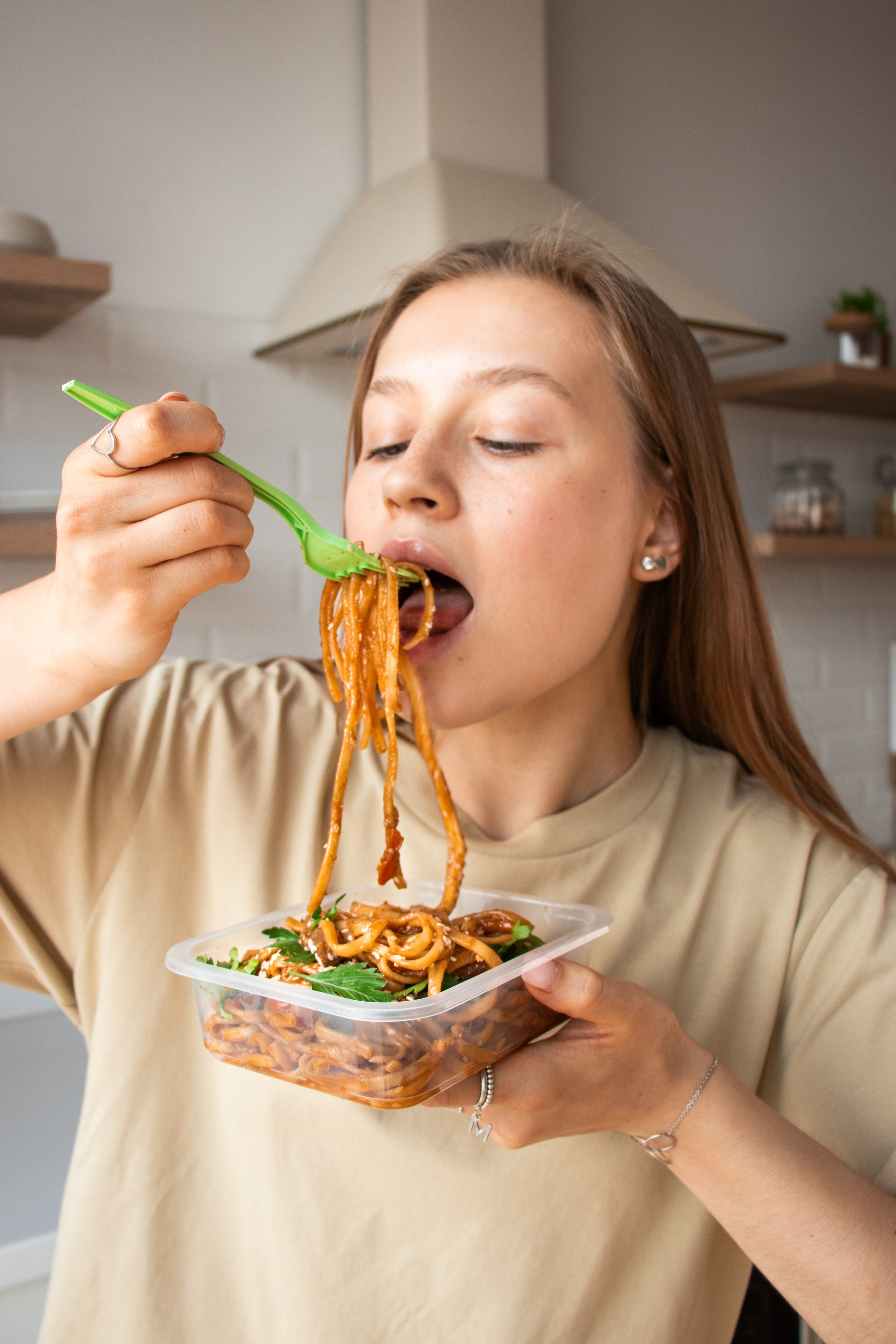 Саша варит. Фото для соц.сетей. Фотограф в Томске Дарья Пучкина