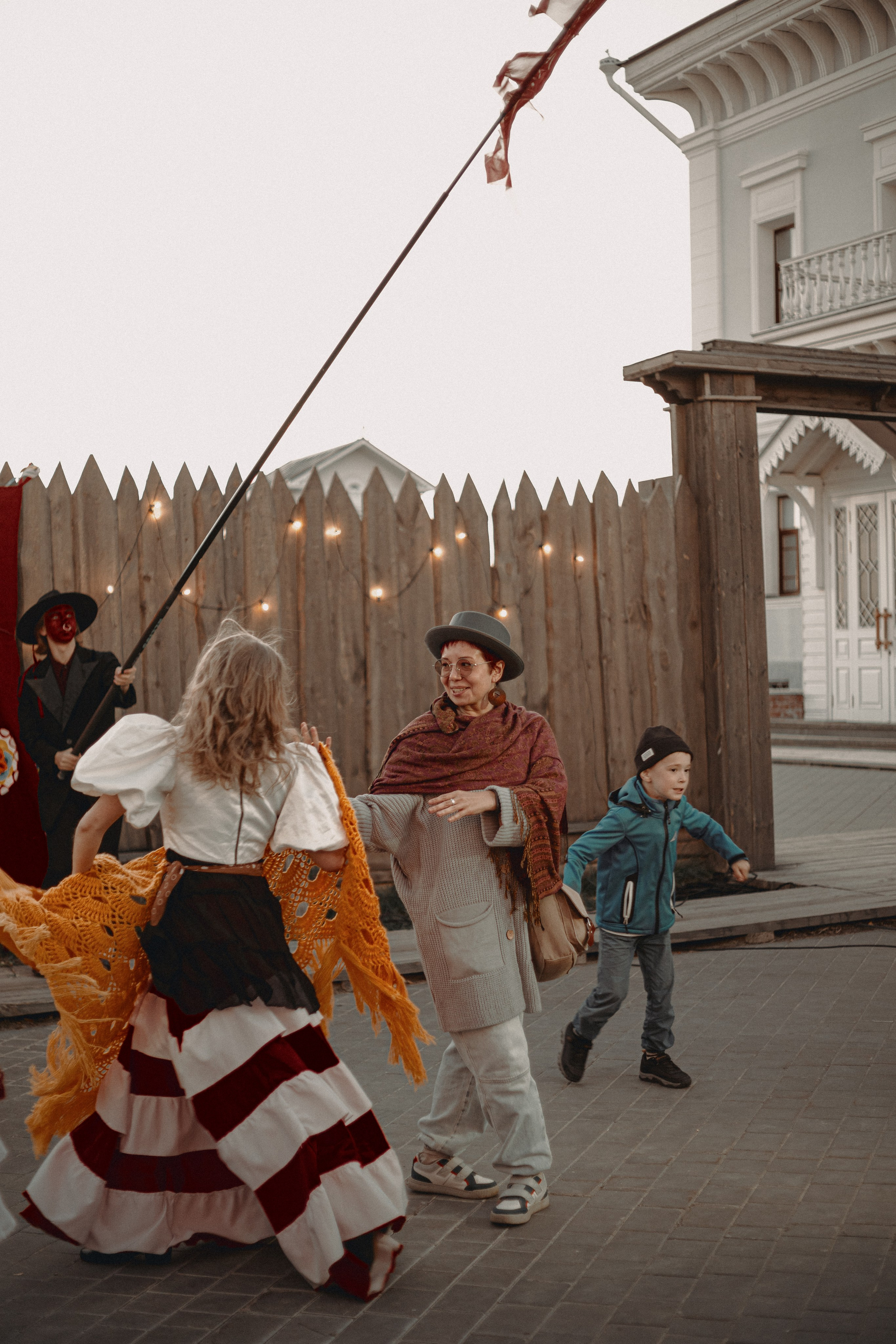 Спектакль «Куриное кабаре» от Свободного молодежного театра | Тобольск. Арт-фотограф Крис Л. в Тобольске: портрет, семейные, свадьбы