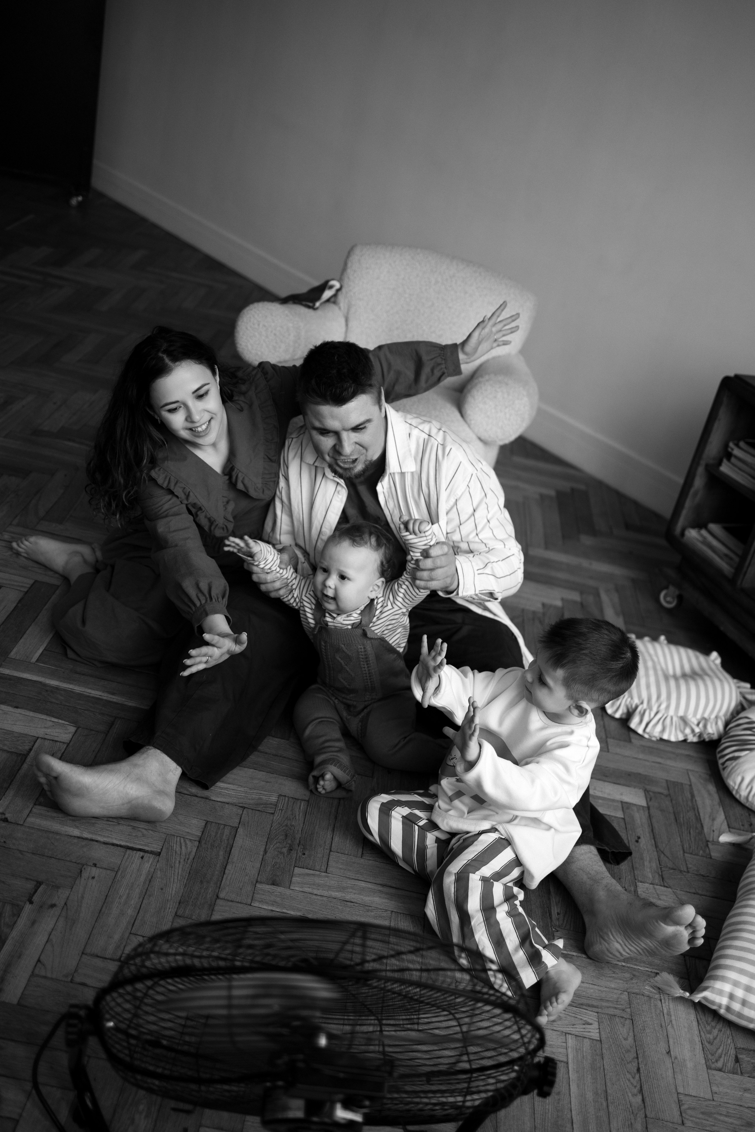 Айгера, Данил, Демид, Богдан в студии. Семейный фотограф в Москве Марина Петра