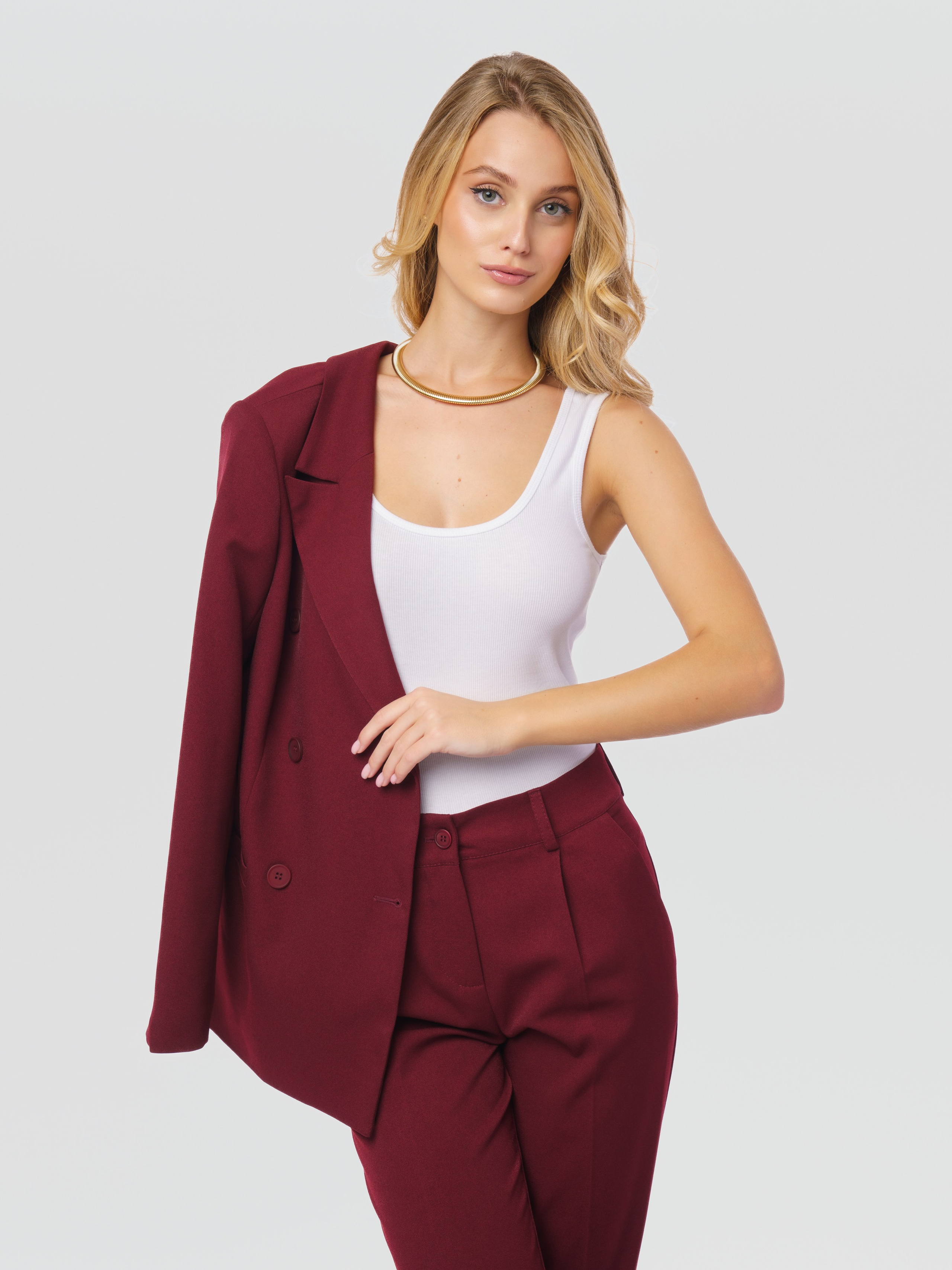 Яна, 42-44 р-р, рост 175. KED Production — продакшн из СПб. Создаём фото, видео и контент, который помогает брендам и селлерам продавать больше