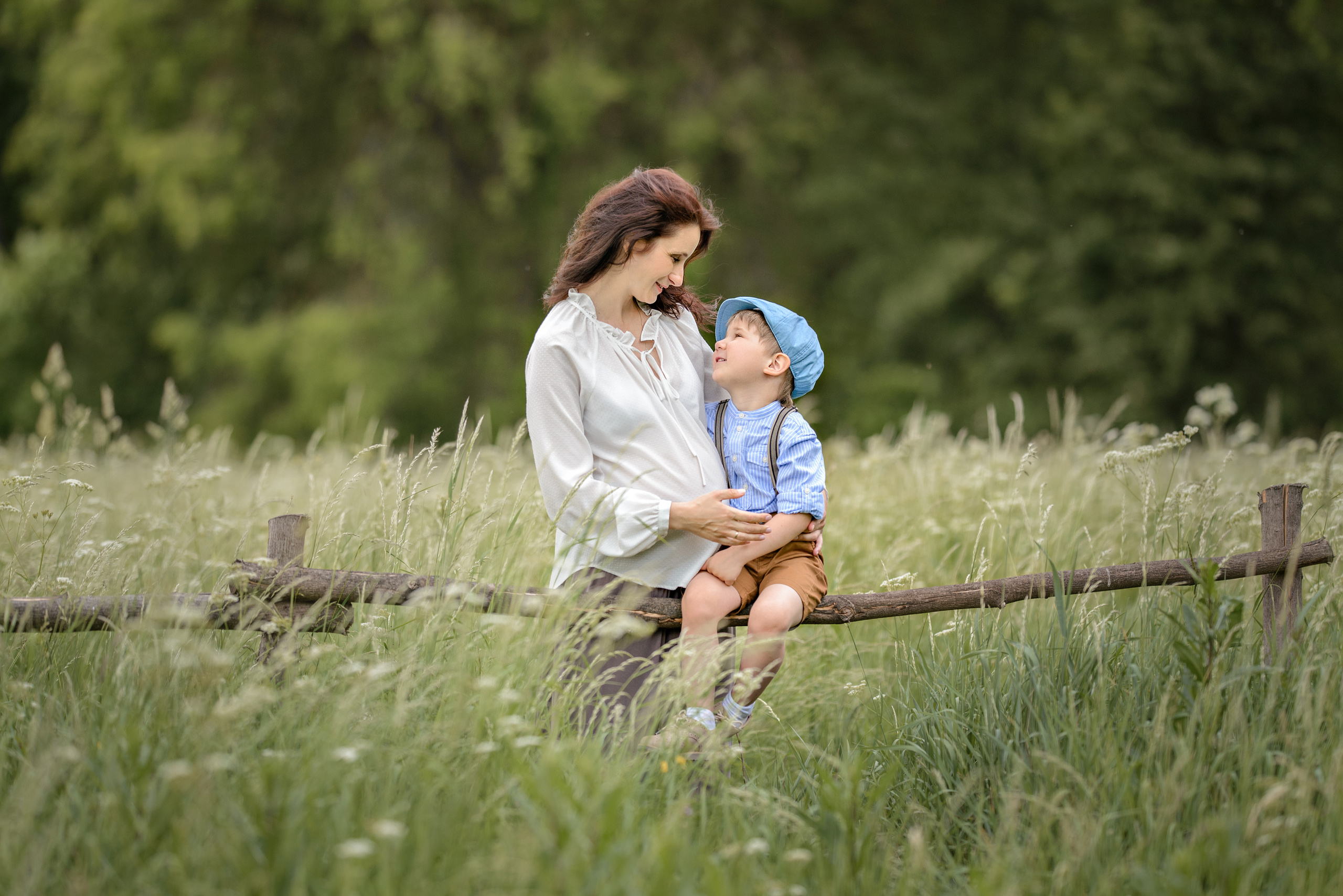 Мама общается со своим пятилетним сыном