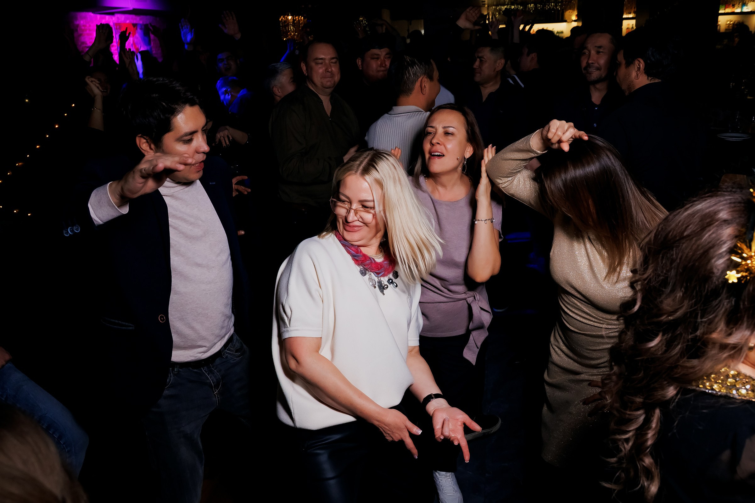 Chechil Pub на Жарокова-Chechil Жарокова. Репортажный фотограф в Алматы Каюпов Сержан