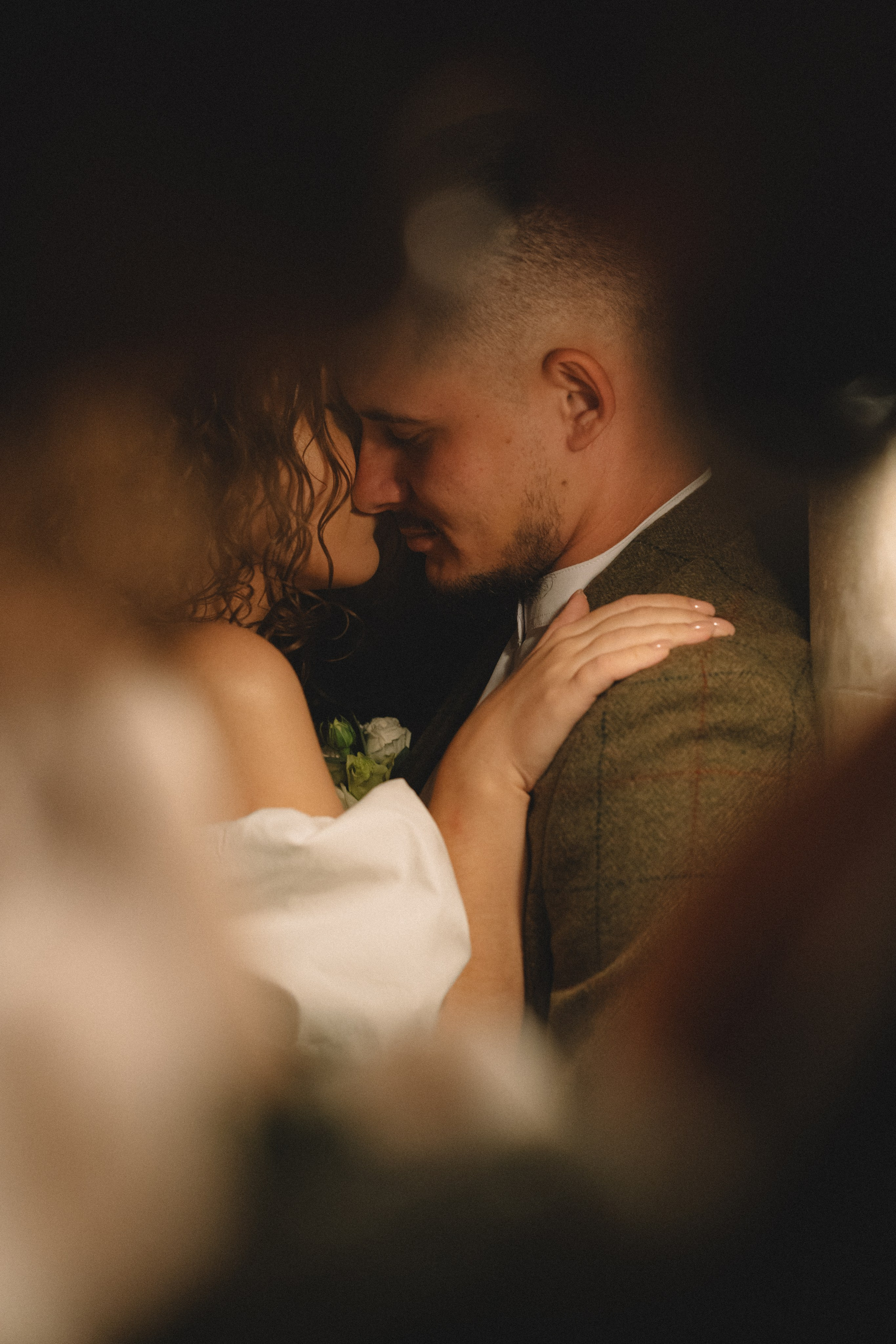 Лавстори; свадебный портрет; пара целуется; свадьба в анапе; свадебный фотограф в анапе; фотограф в анапе; фотосессия анапа; анна муратова фотограф анапа