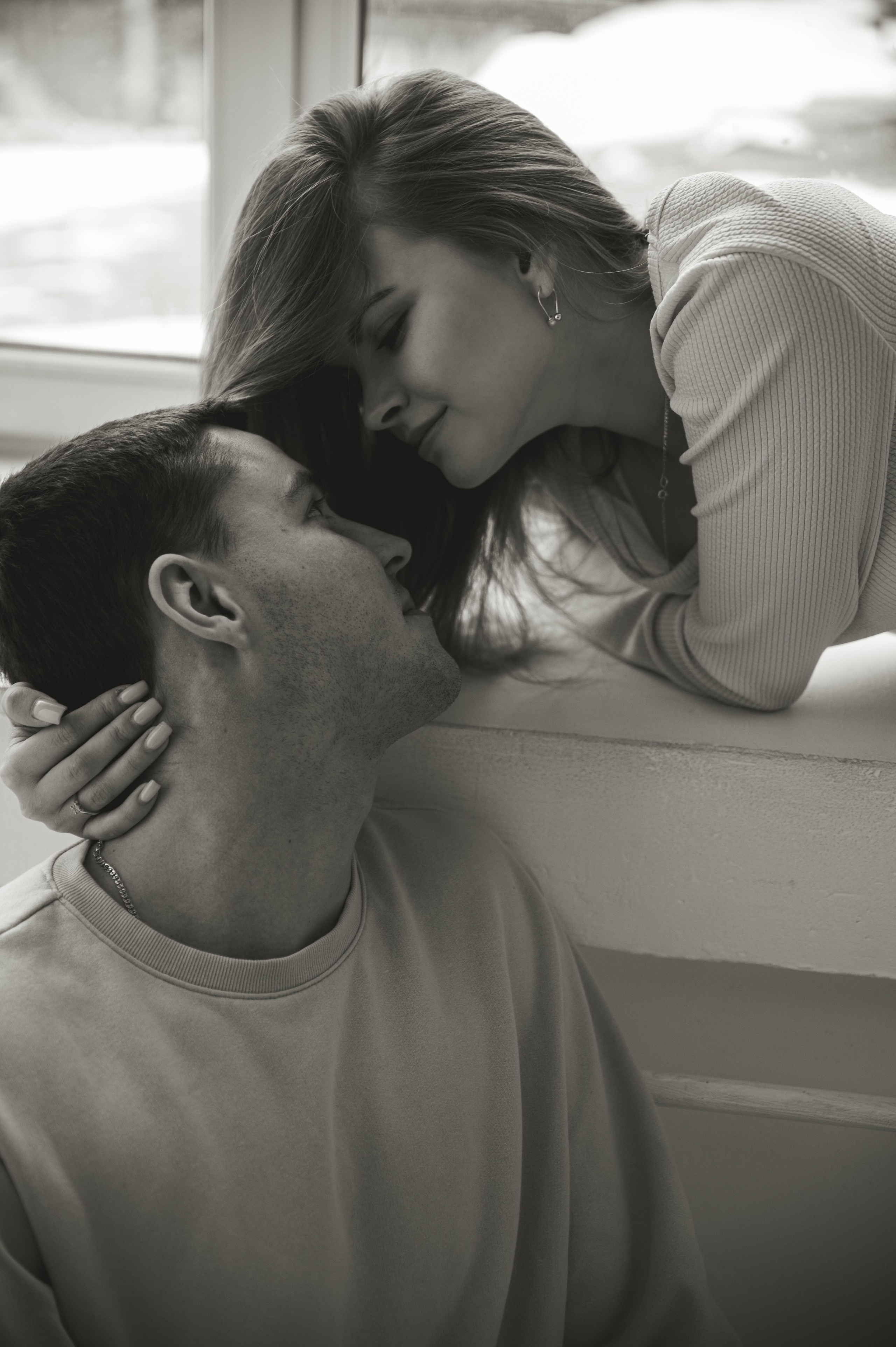 Предсвадебная лавстори в студии в Москве. Свадебный и портретный фотограф в Москве Жердев Даниил