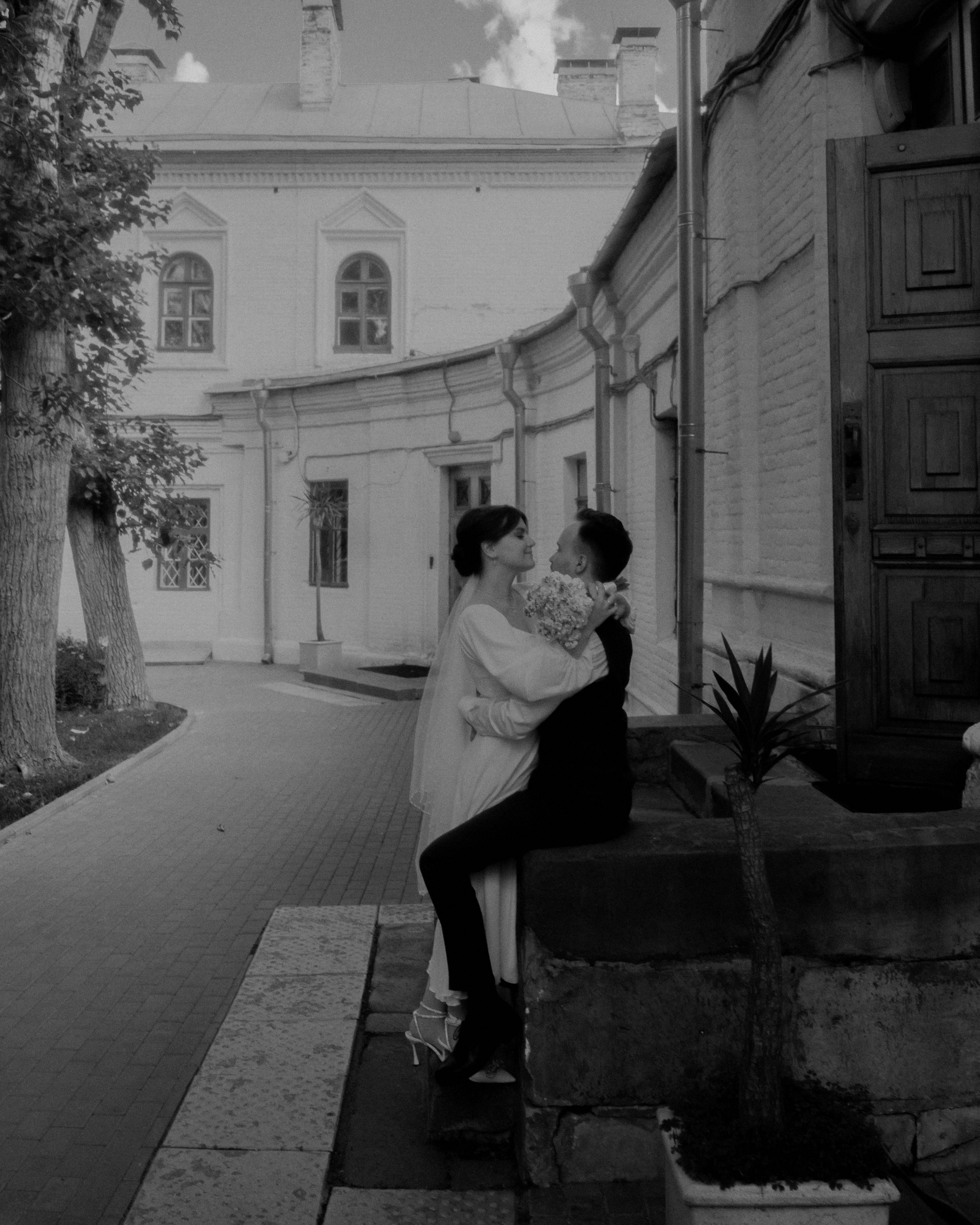 Москва как декорация любви — свадебная фотосессия в городе и на природе. Свадебный фотограф в Санкт-Петербурге Миша Репина