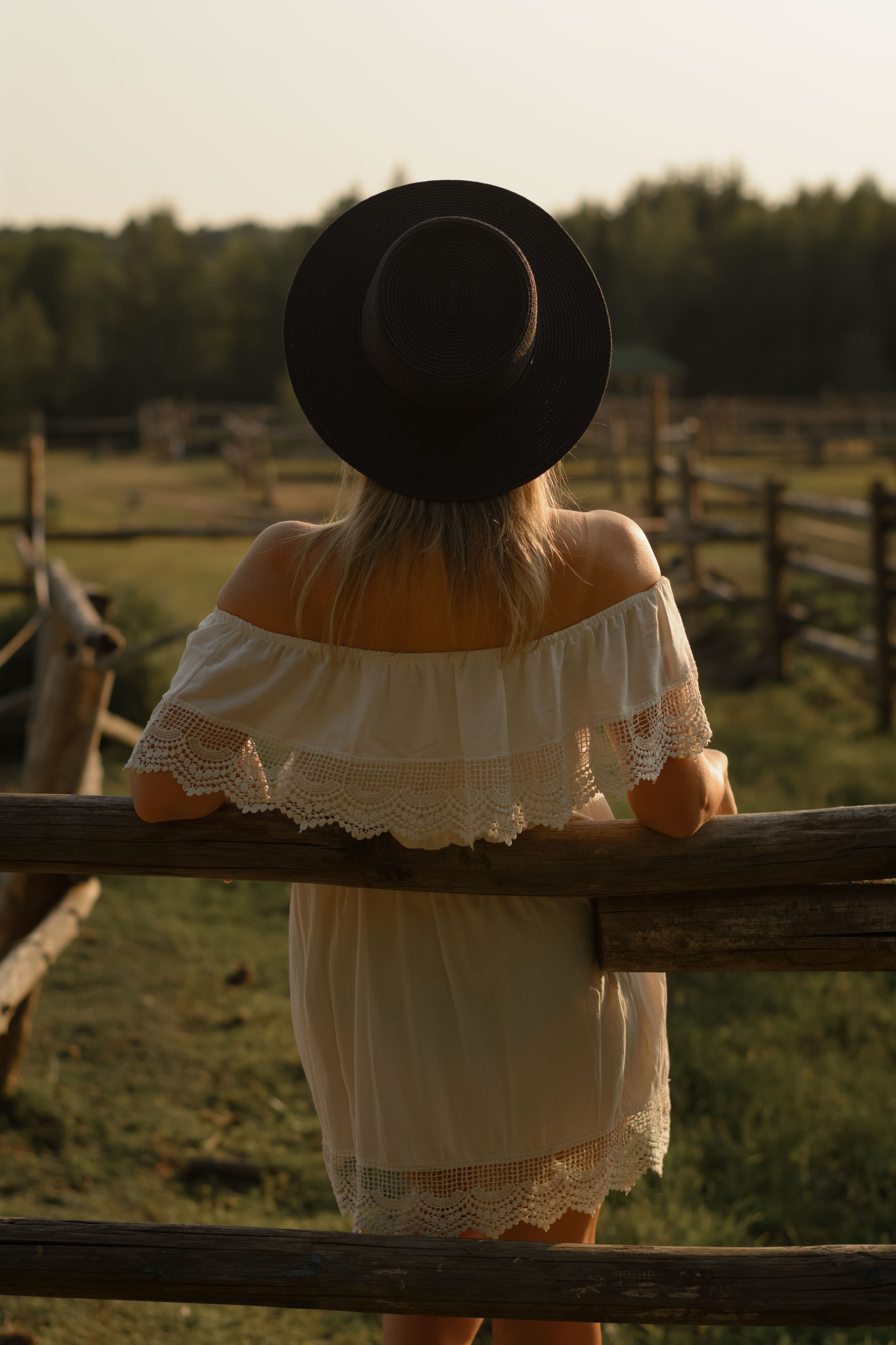 Анна. Женский портрет на конюшне. Портретный фотограф в Санкт-Петербурге Наталья Родионова