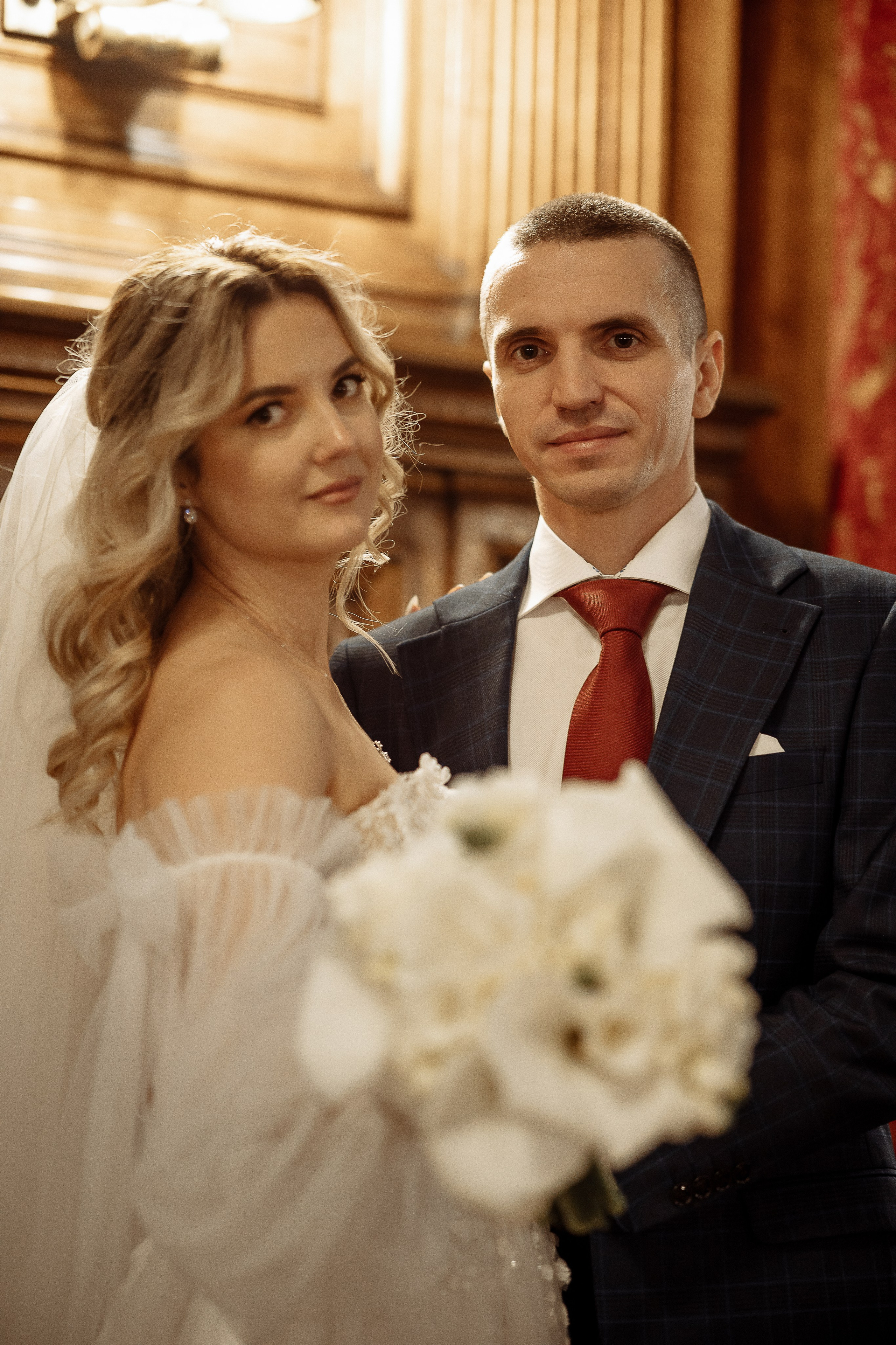 Ślubna sesja zdjęciowa w Muzeum. Свадебный фотограф Варшава Лодзь Польша Елена Юцова