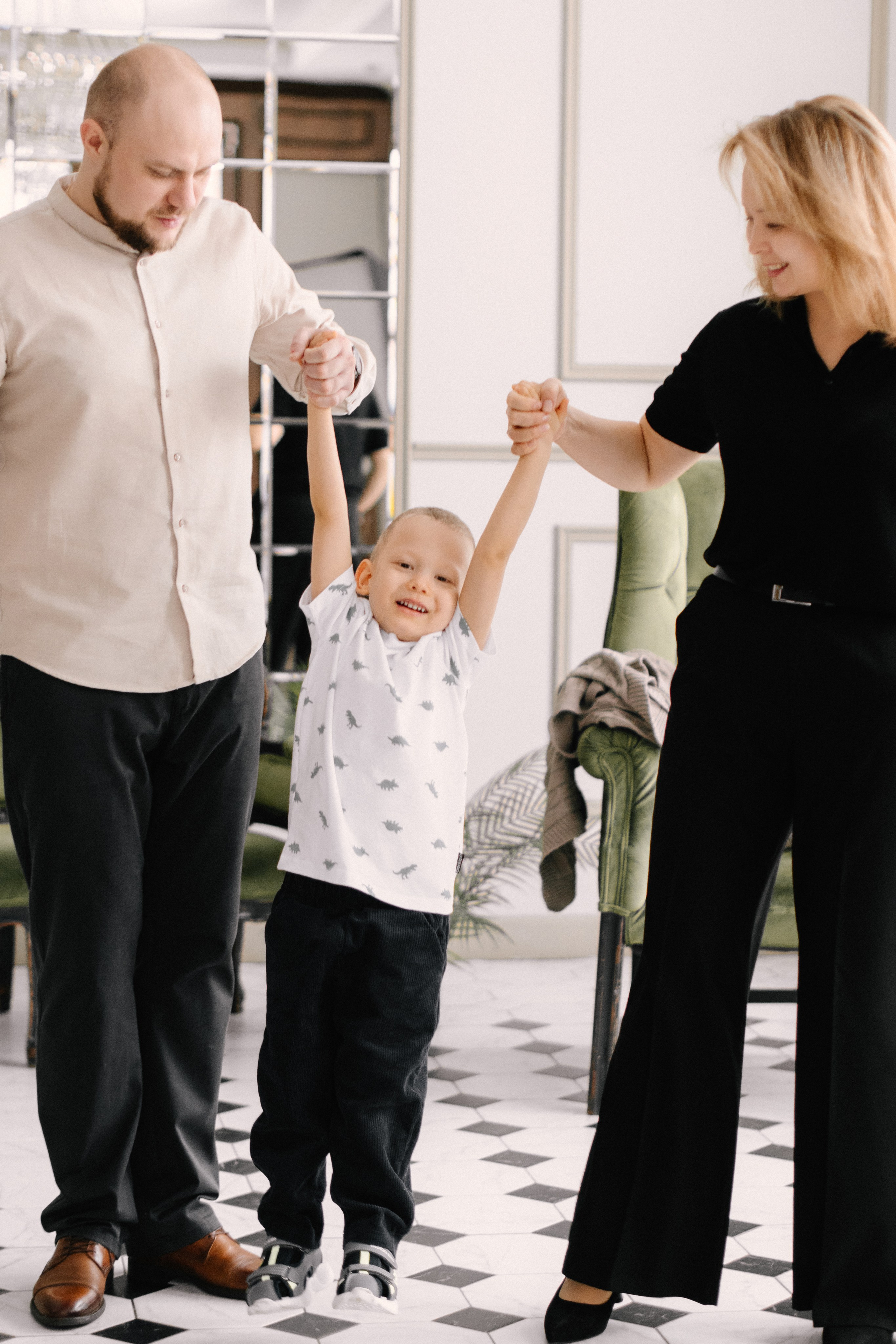 Саша и родители. LeonaStage. Фотограф в Челябинске Любовь Денисенко