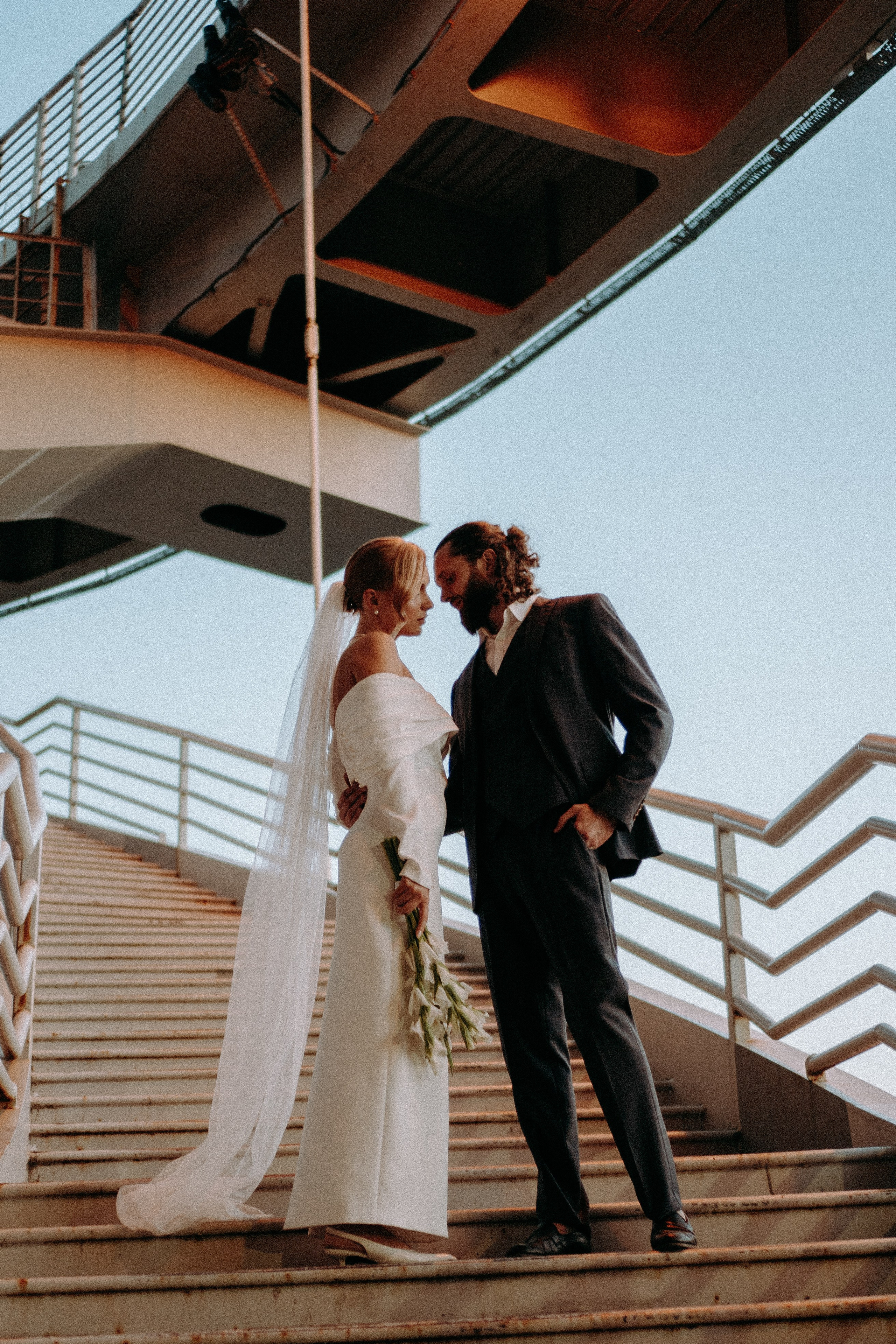 СВАДЕБНАЯ СЬЕМКА ВОЗЛЕ МСОТА БЕТАНКУРА НА КАБРИОЛЕТЕ. Профессиональный фотограф, Санкт-Петербург — Виктория Богомолова