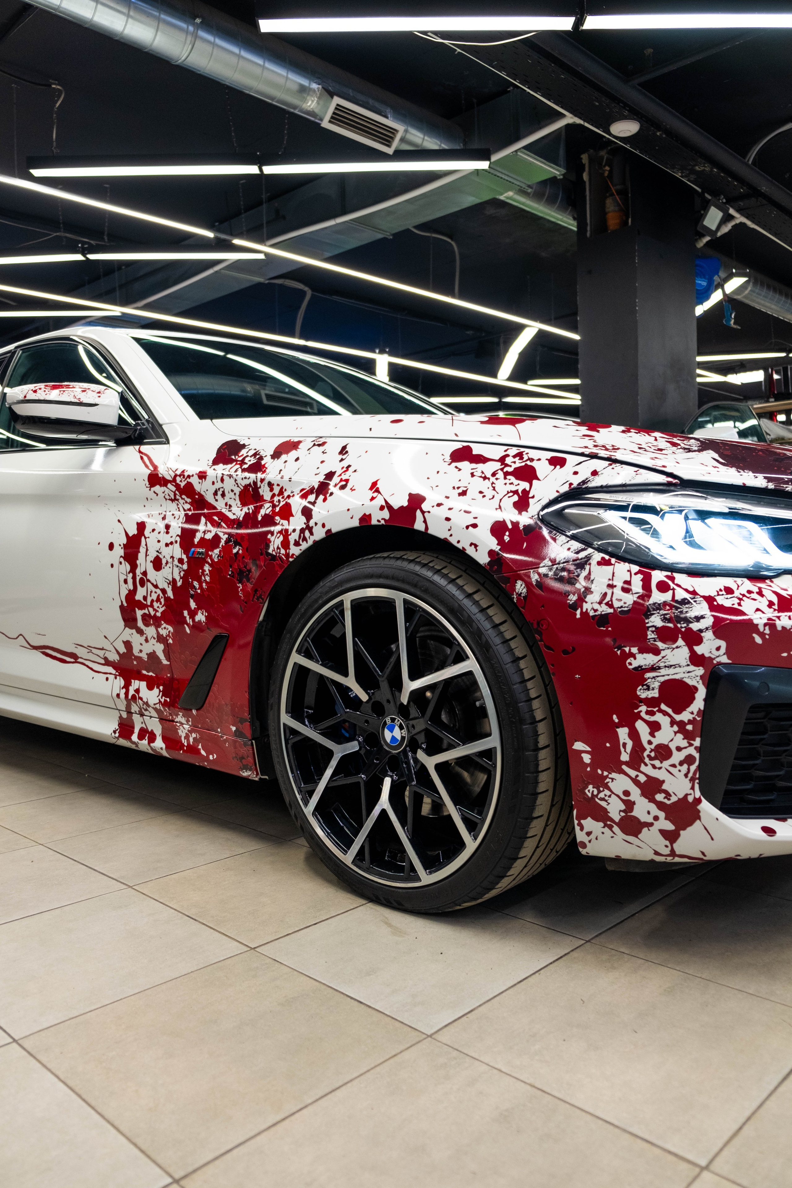 Винилография на BMW 5 G30. Студия дизайна и оклейки авто Barmaley Design