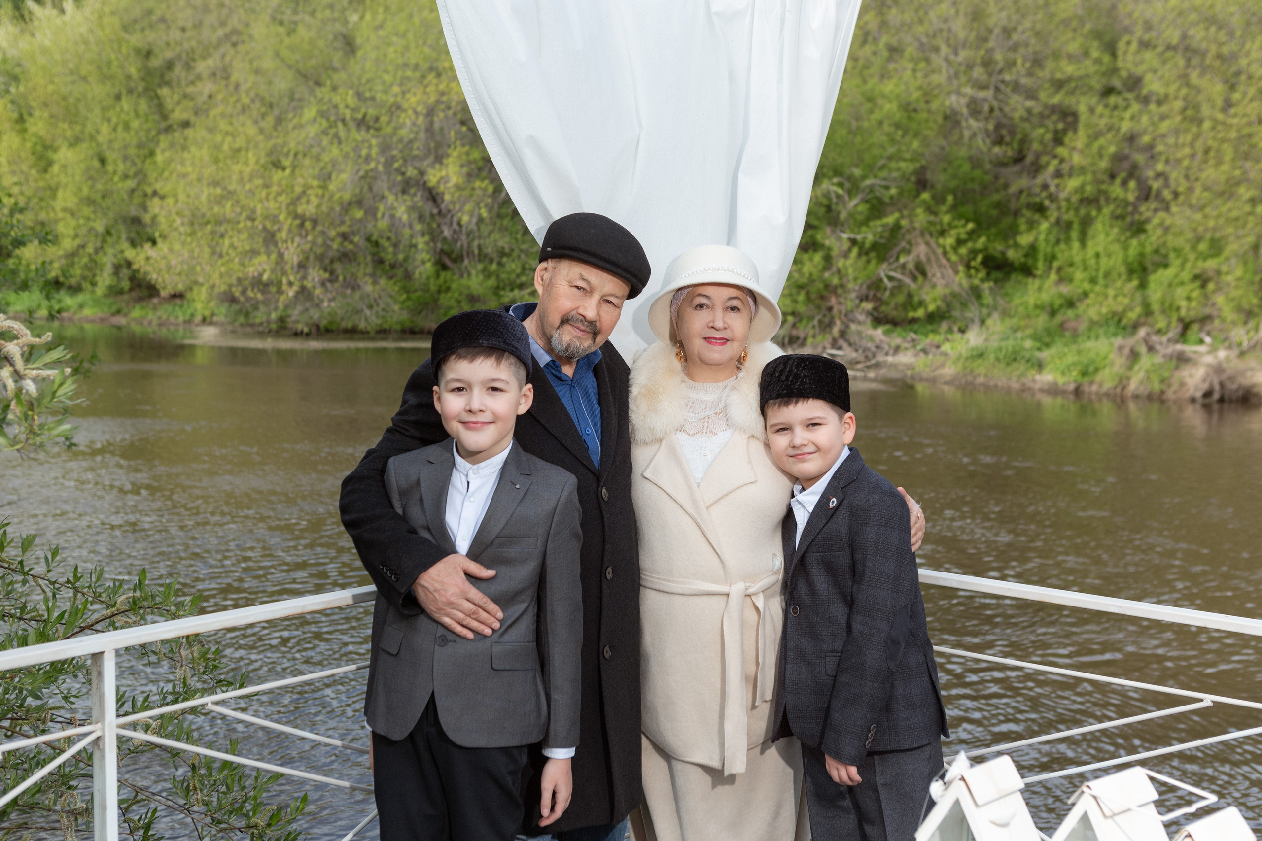 Семейная фотосессия в татарском и европейском стиле. Рекламный, предметный, репортажный, семейный фотограф и художник в Москве