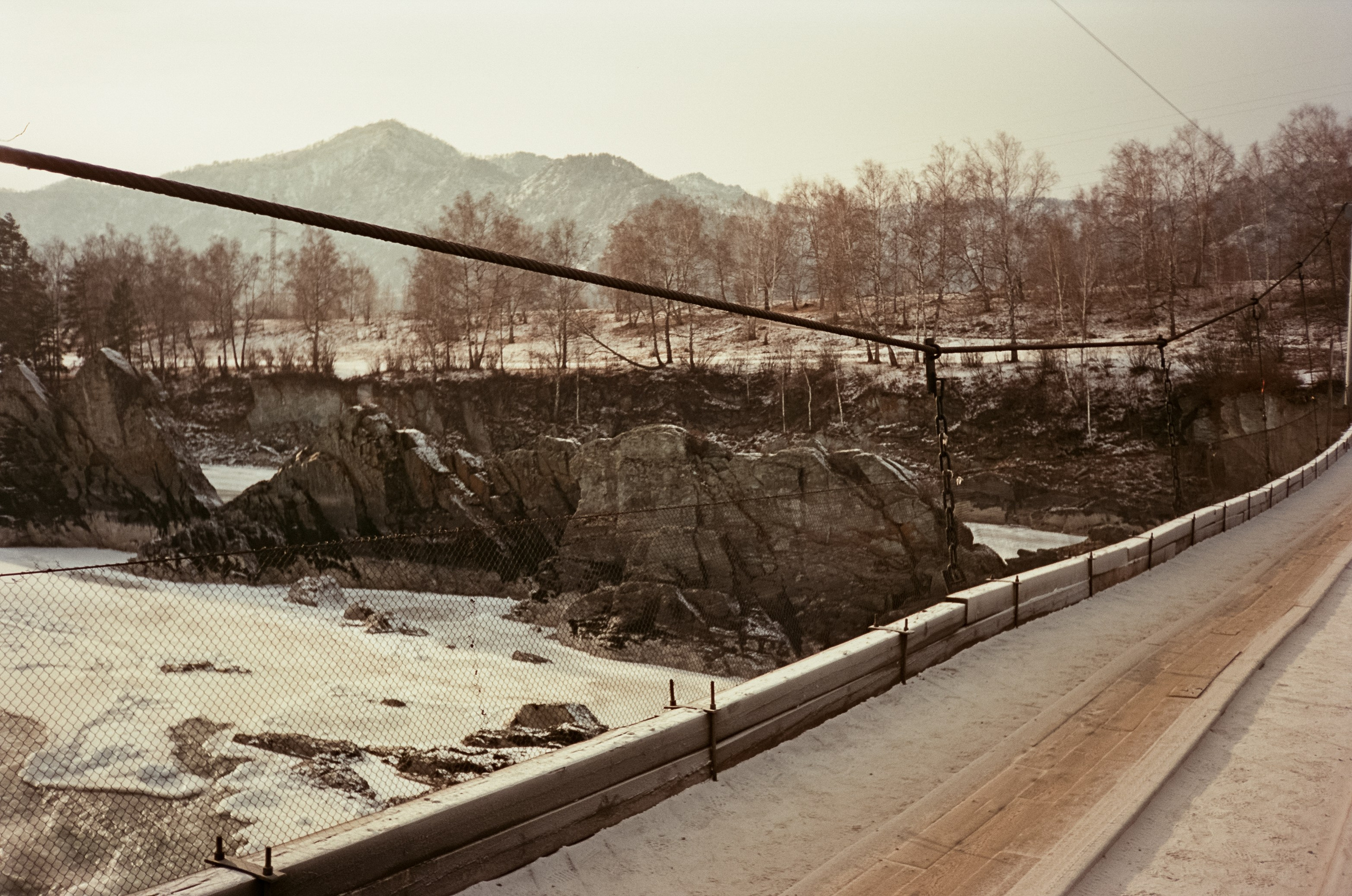 Утро на скалах Зубы Дракона. Чемал: поля и горы на закате. Фотограф-документалист Мария Осокина