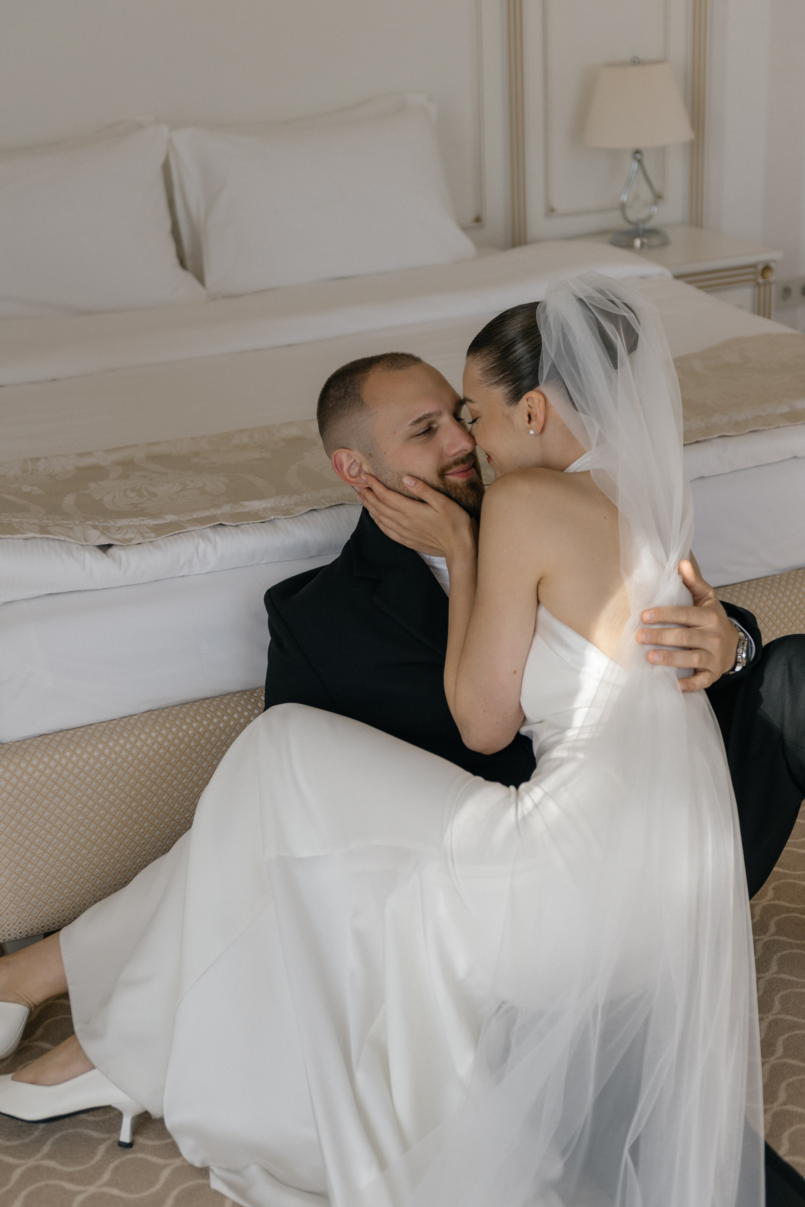 Wedding day in VERSAL PARK. Wedding PHOTOGRAPHER Andrew Vnukov