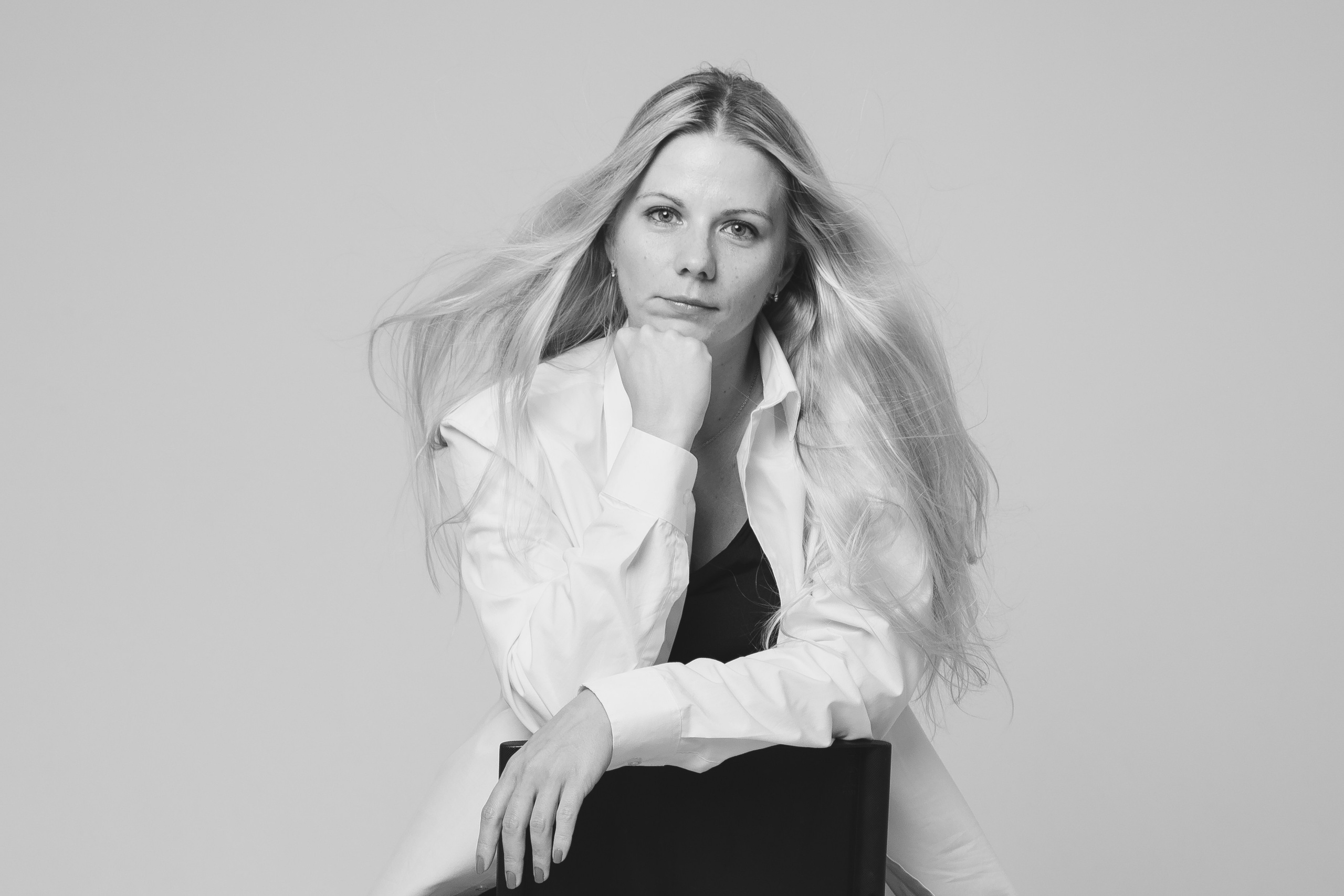 Деловой взгляд, искренняя улыбка. Фотограф в Москве — Ольга Федотова