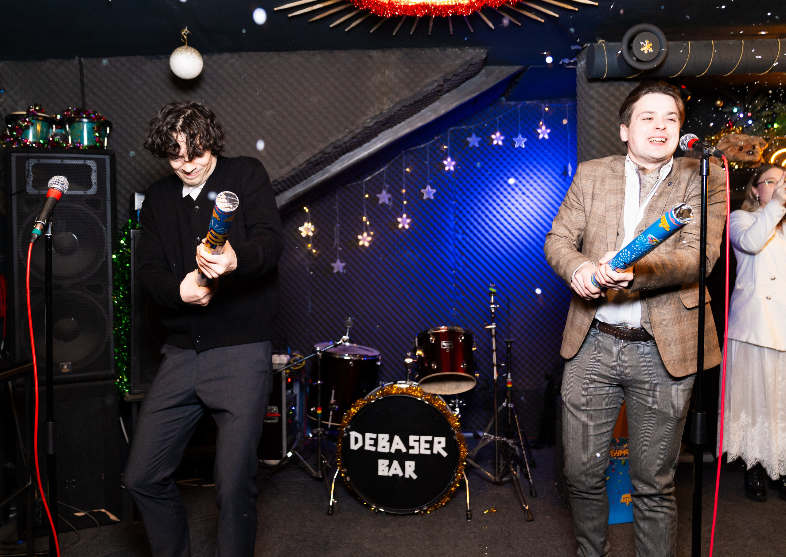 Новый год 2026. Новогодняя ночь 2026 в баре Дебошир (Debaser). Репортажный, street и urban фотограф в Санкт-Петербурге Мальцев Евгений