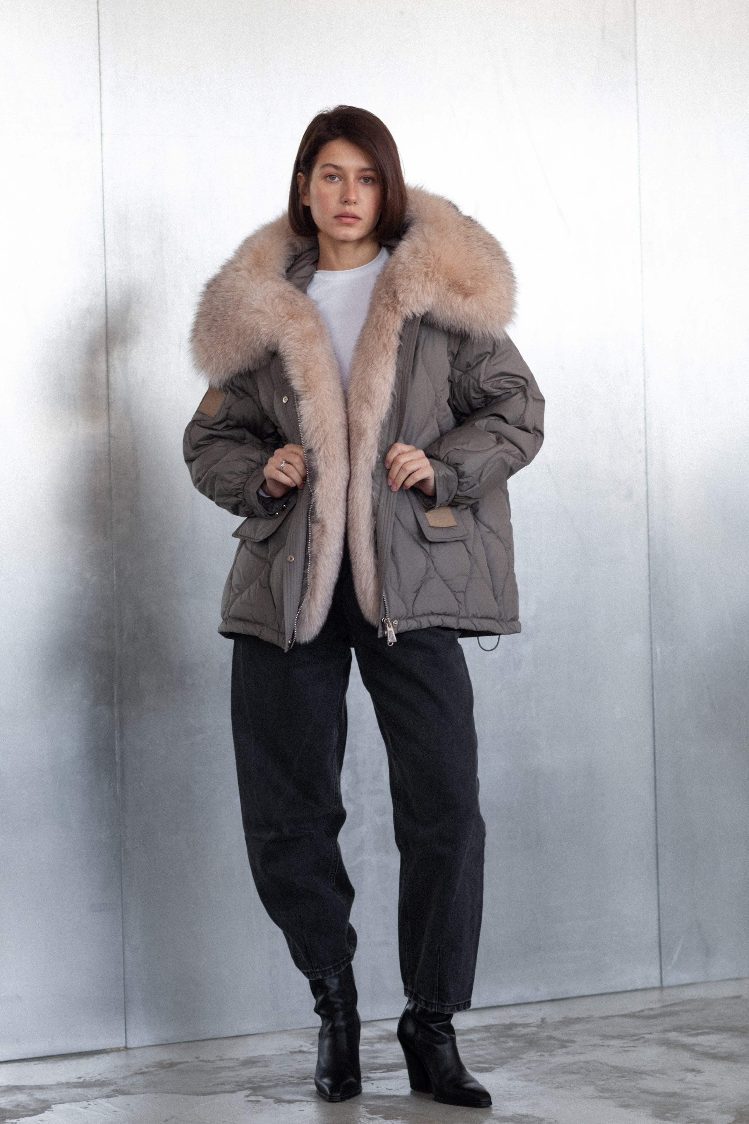 Фотосъемка одежды в Барнауле. Фотограф для бизнеса, маркетплейсов, контента и соцсетей в Барнауле Савинкова Виктория