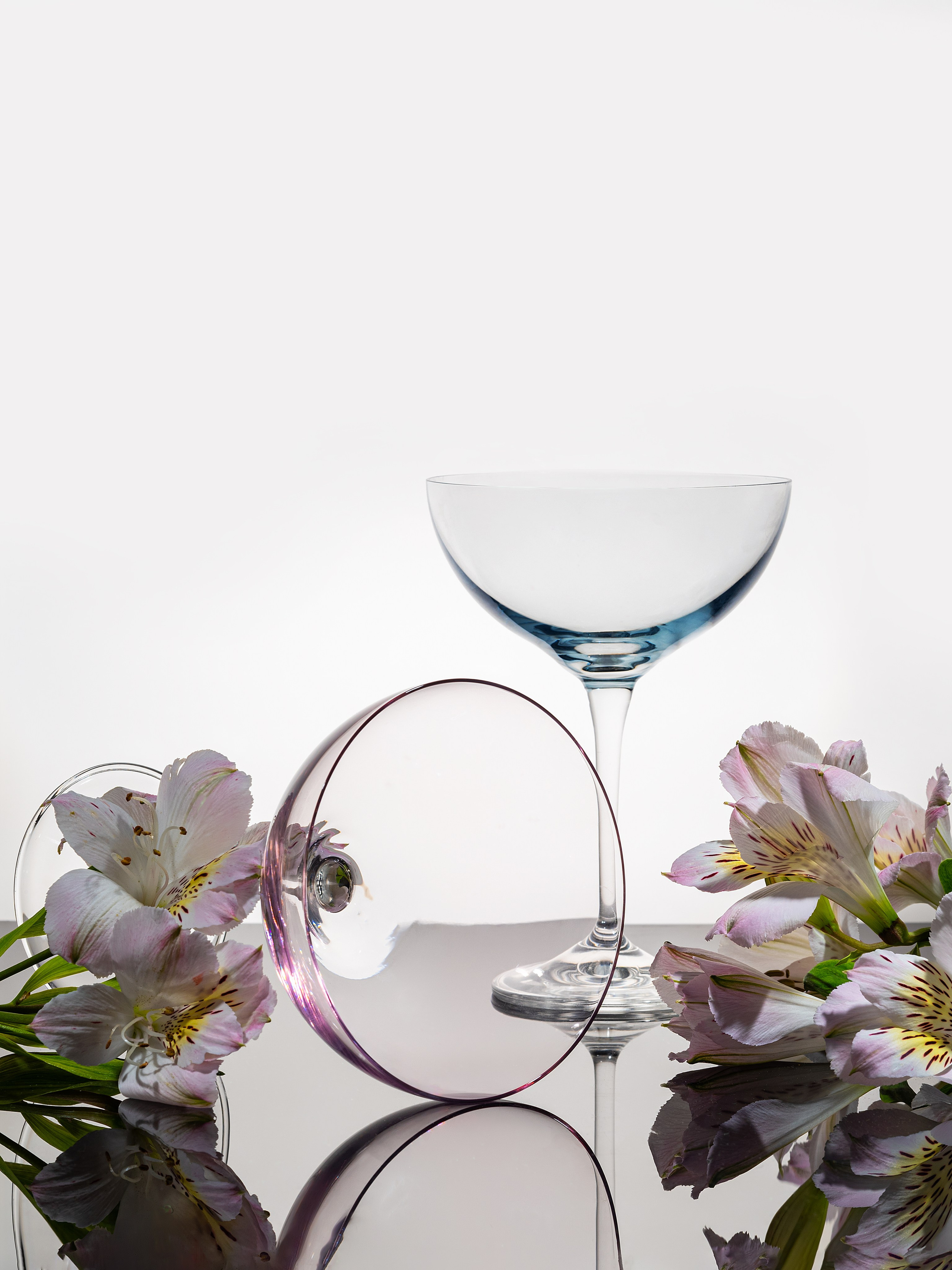 рекламное фото, стекло, фужеры с цветами, бокалы для шампанского