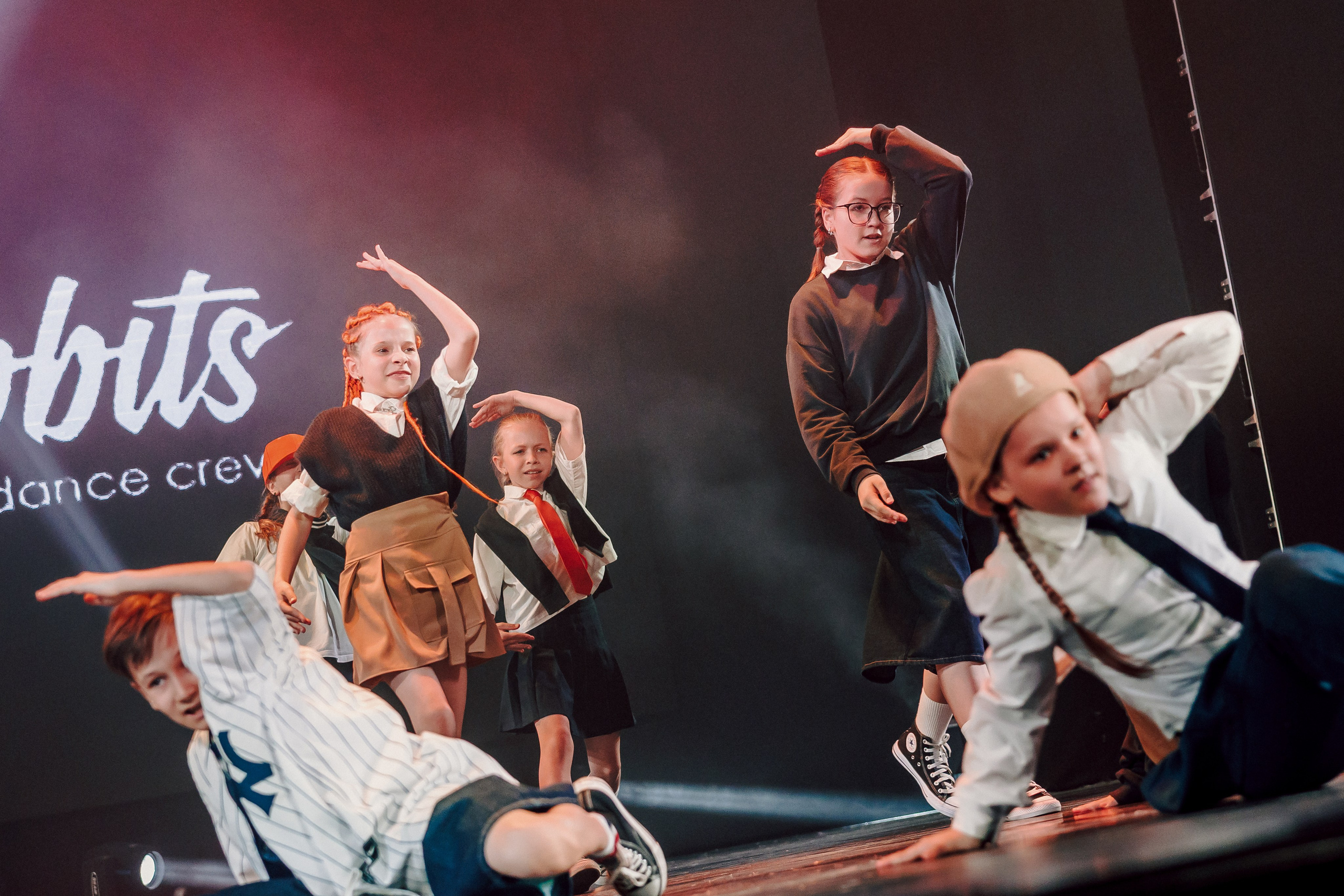 Отчётный концерт танцевальной школы «Red Rabbits» 2025. Лёшка Варзегов — фотограф