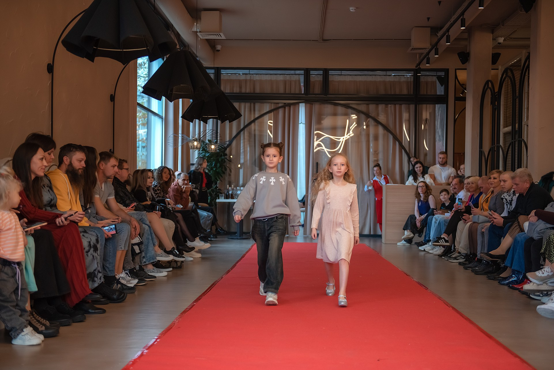 HAPPYkids дефиле в день мамы. Семейный и коммерческий фотограф в Сочи Александр Бодунов