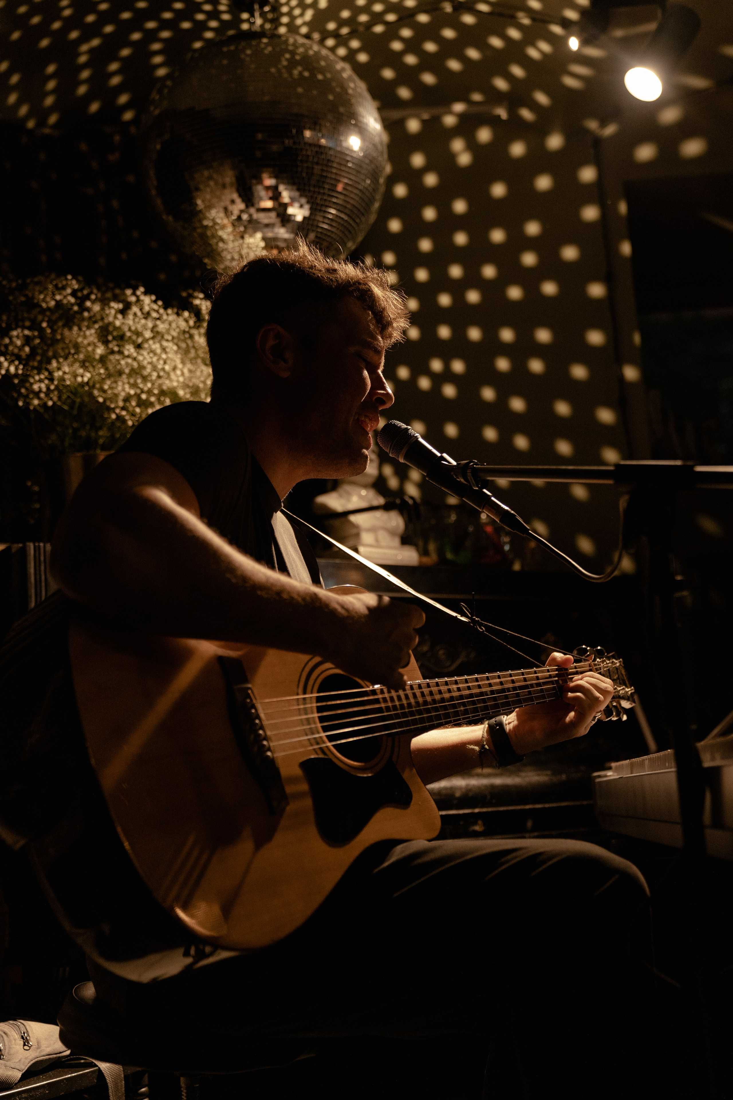 Pavel Artemiev (Artemiev Band). Cabaret SHUM. Фотограф Ирина Соколенко Санкт-Петербург