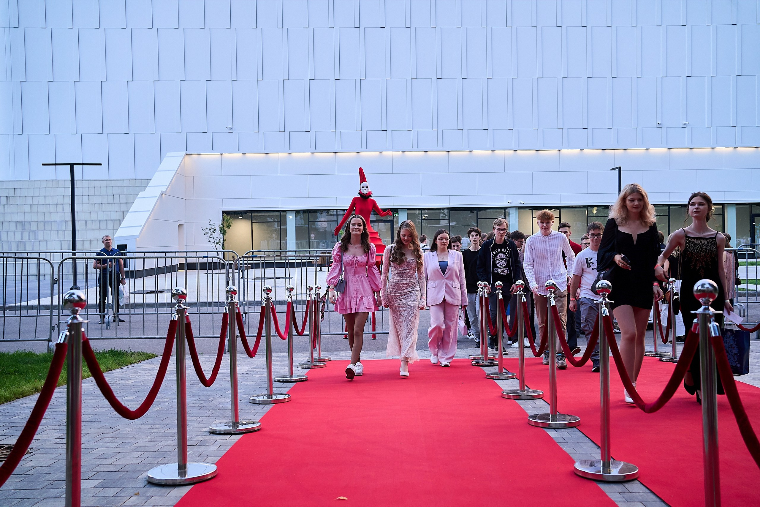 Выпускной 2024 концертный зал Академия ВТБ. Фотограф и Видеограф в Москве. Олег Корушев