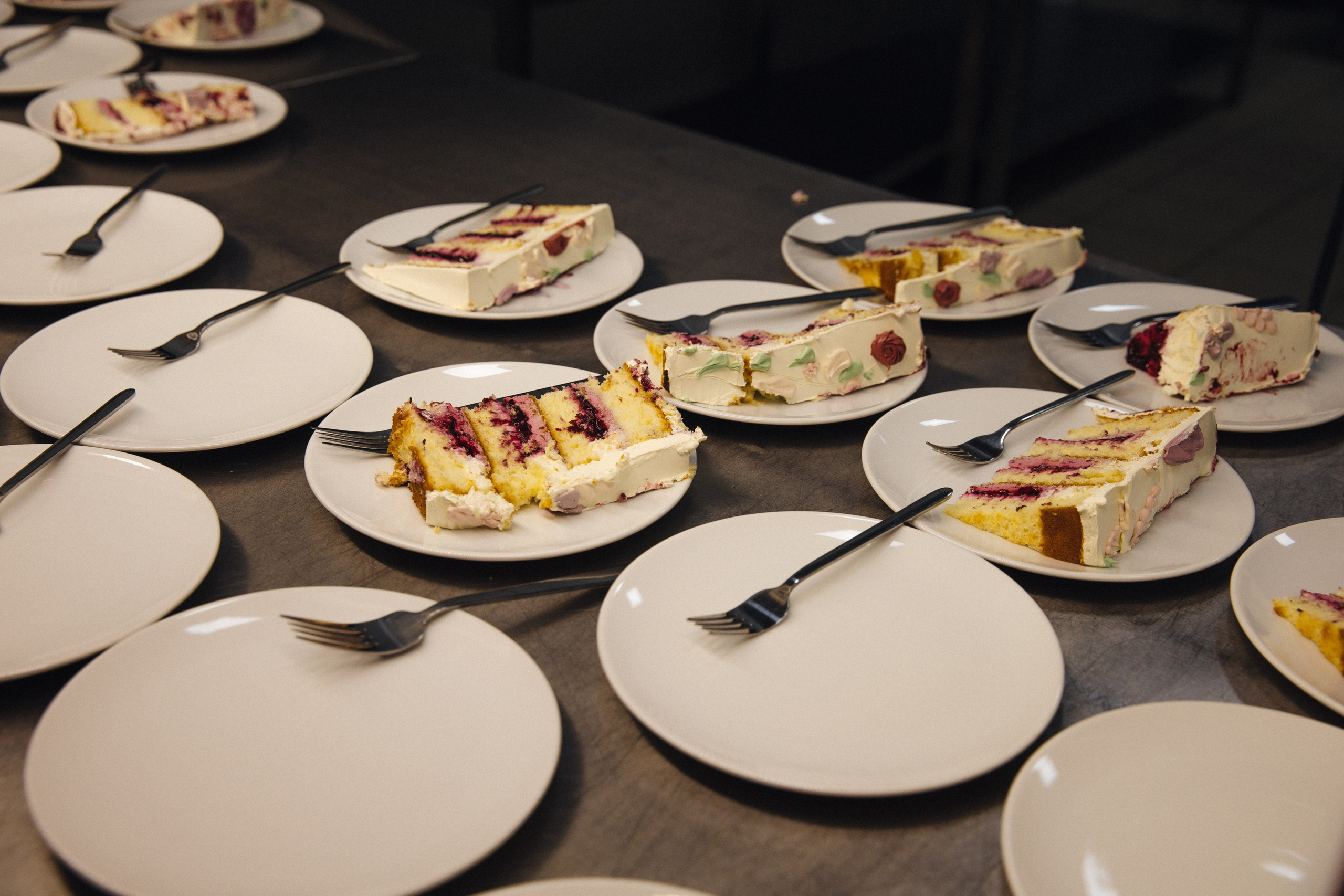 Банкет (Ксения & Никита). Свадебные фотографы в г. Сургут Маркова Наталья и Замахина Елена