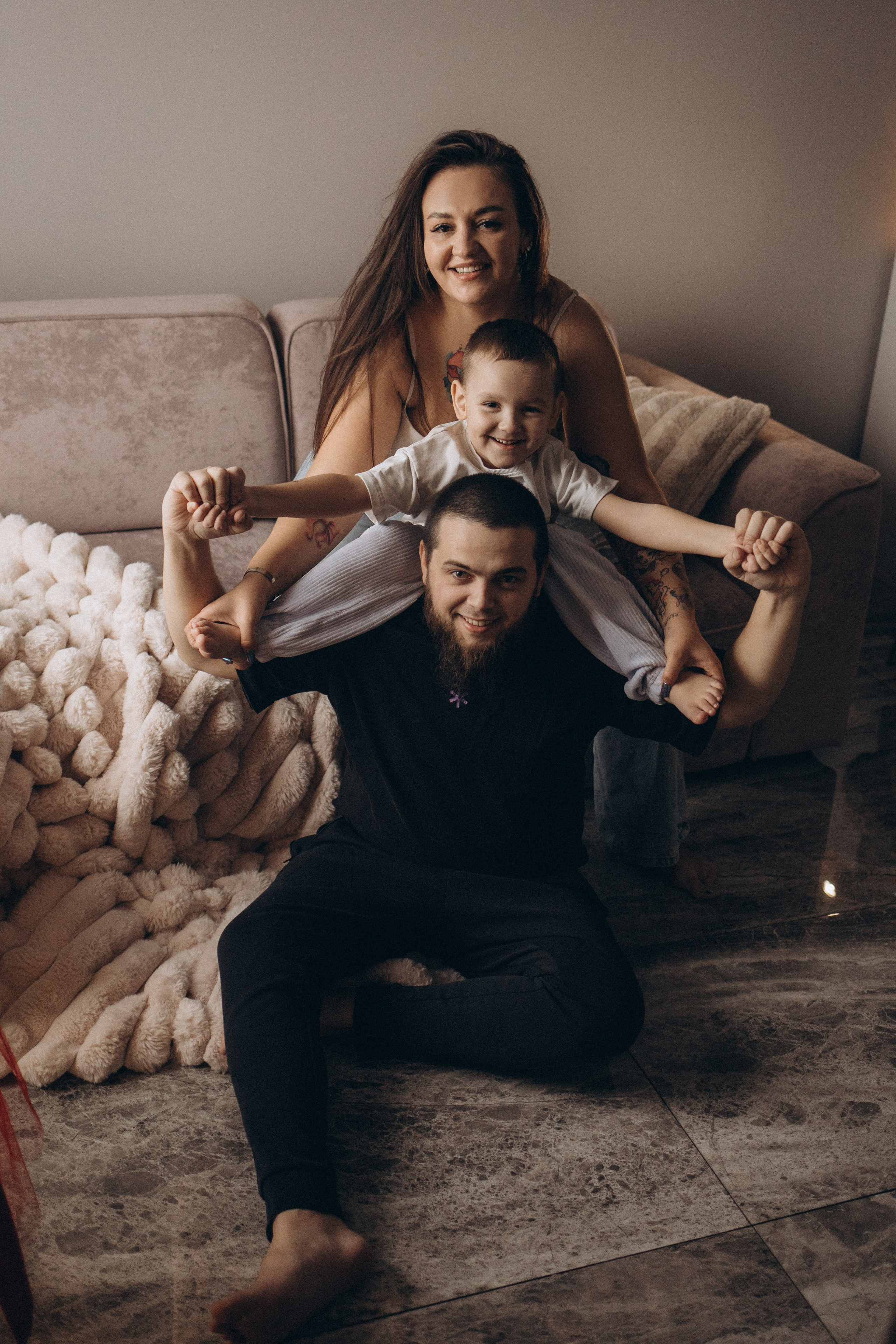 Олеся, Дима и Саша. Главная