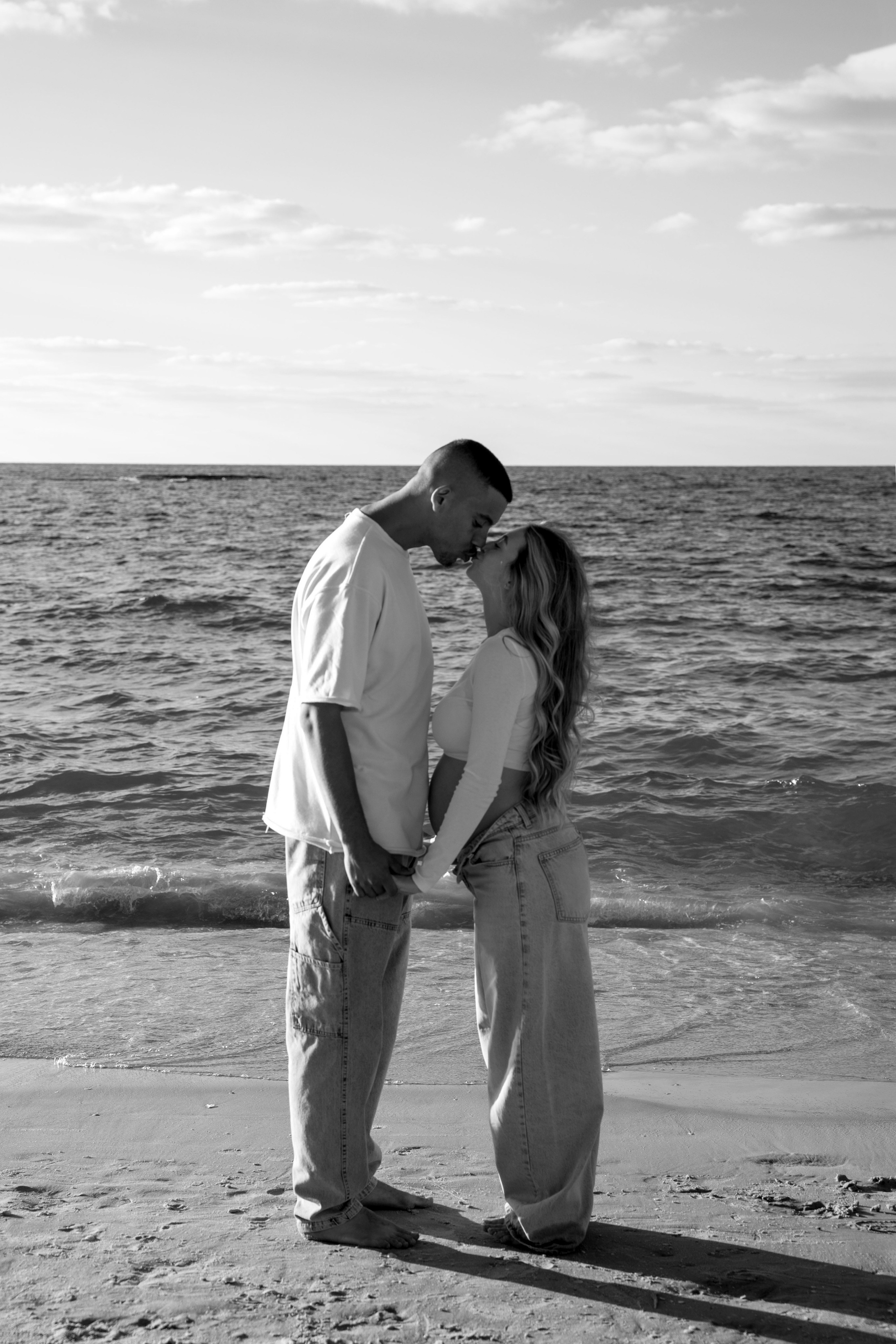 Pregnancy photoshoot near the sea. Wedding and family photographer