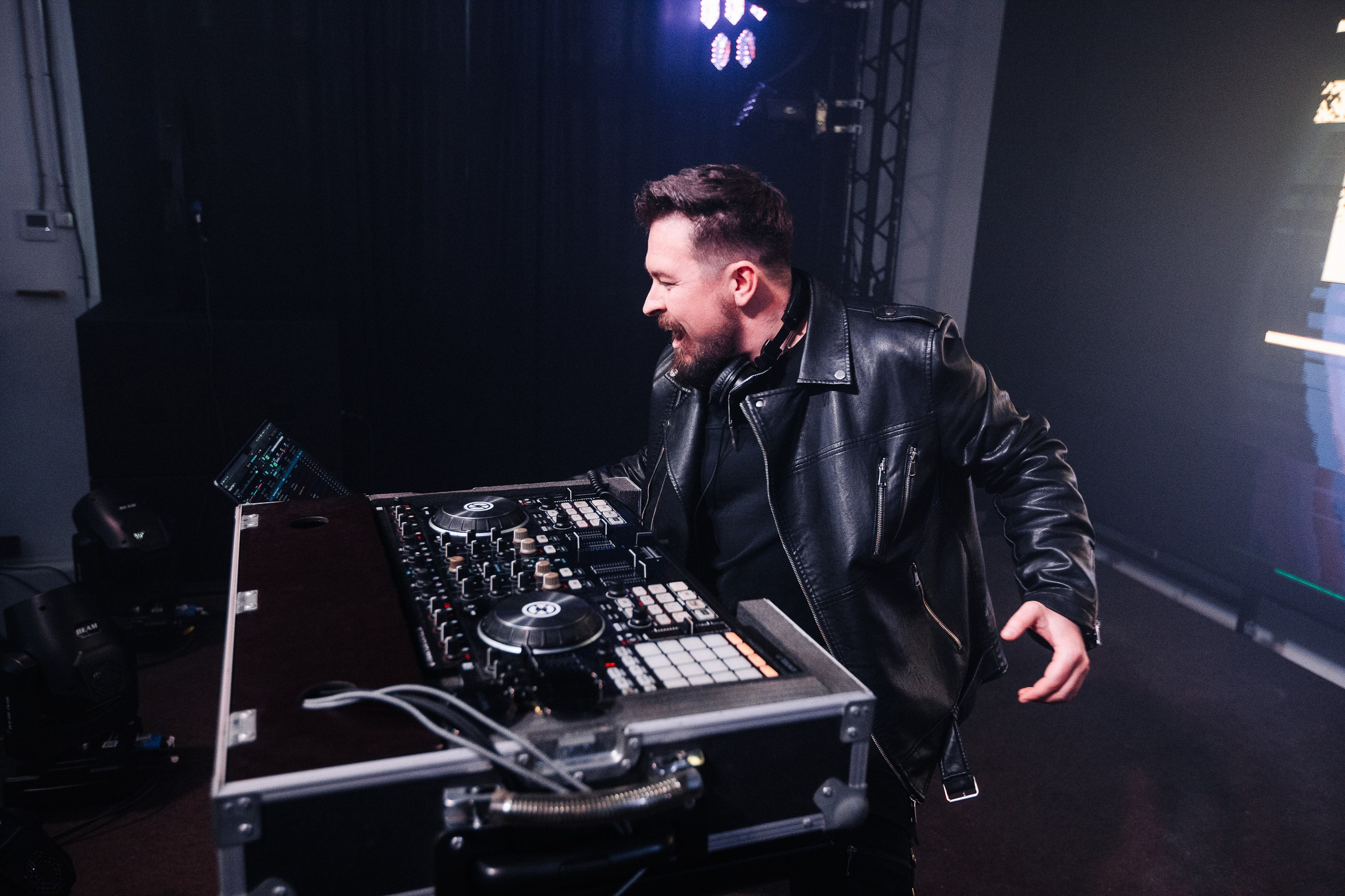 Настоящие эмоции без статичных поз. Фотограф на мероприятия — конференции, выставки, юбилеи, корпоративы