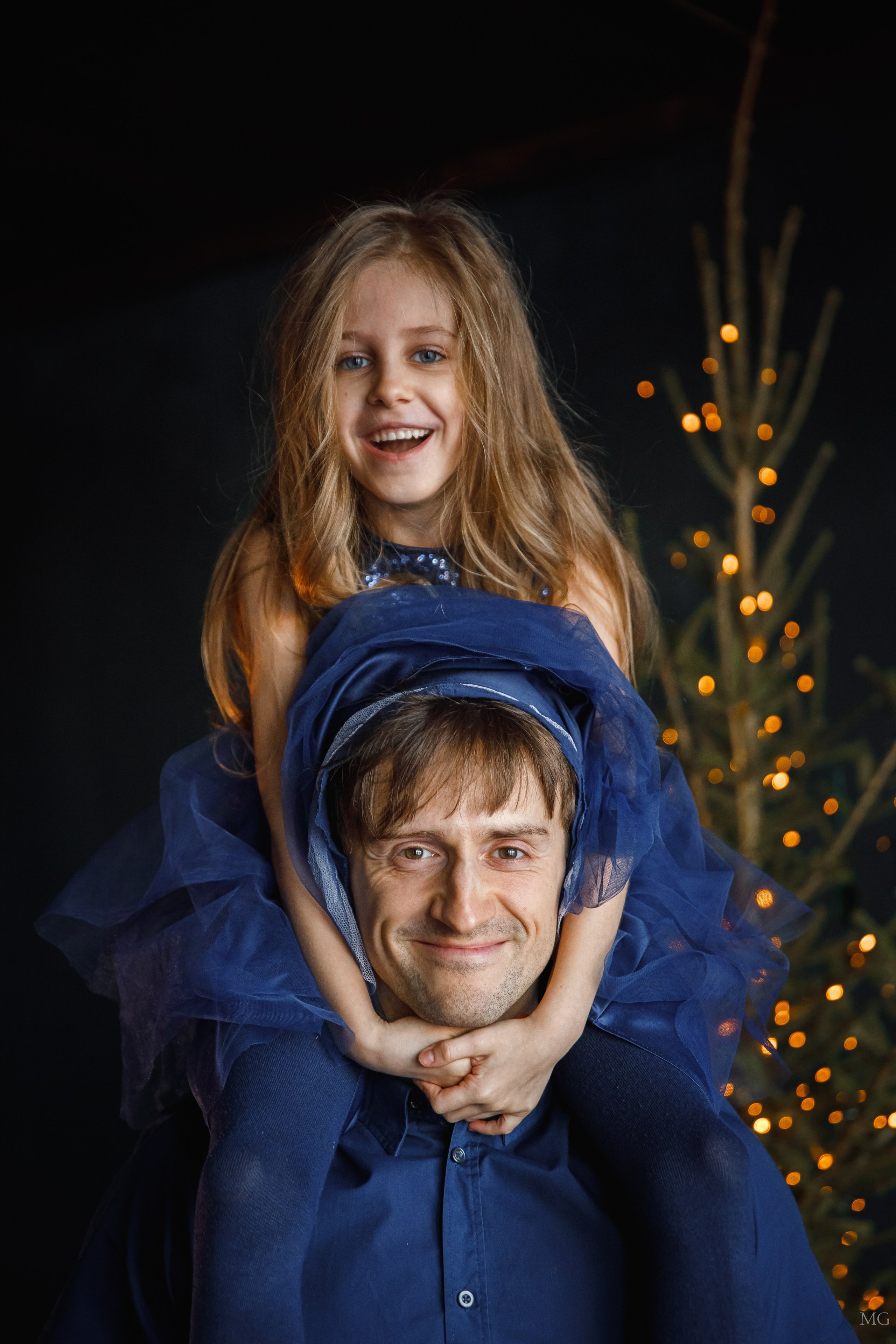 Анютка и родители). Маша Гонтарь Семейный домашний репортажный фотограф в Санкт-Петербурге