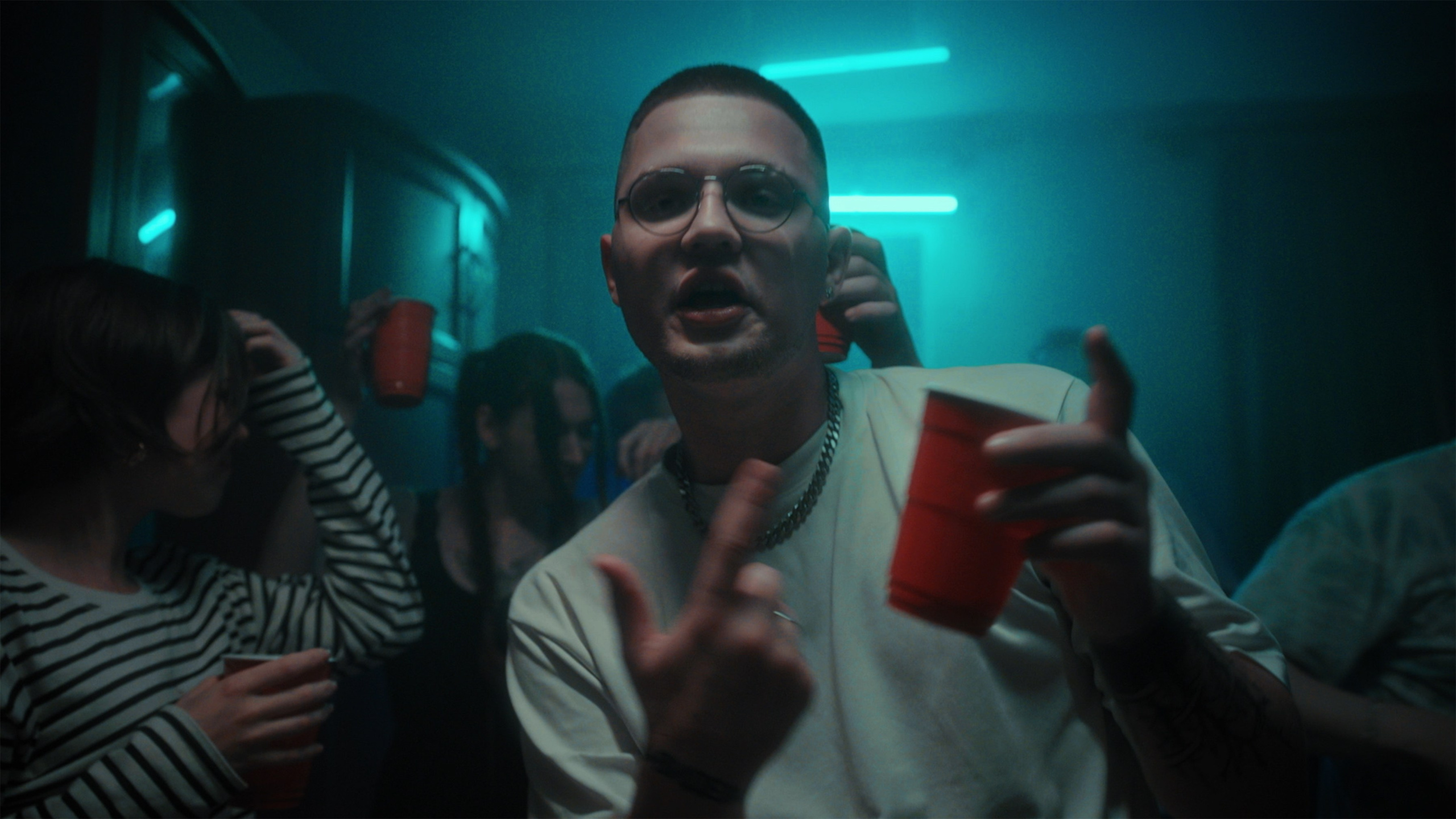 СARAPACEE «НЕ БУДУ СКУЧАТЬ» — music video. DANILA KOMKIN — Colorist