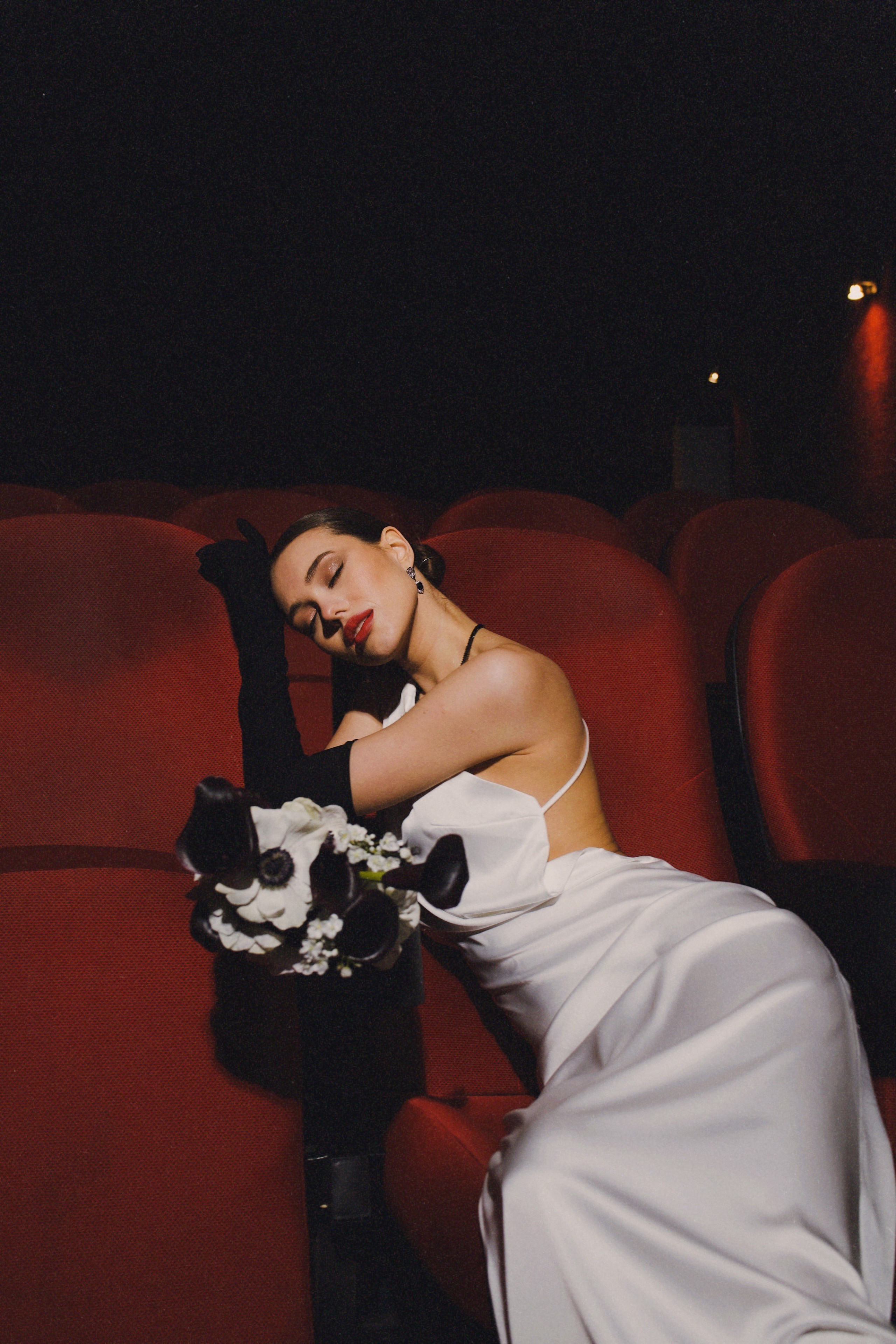 Когда в зале погас свет. Свадебный фотограф в Москве и Санкт- Петербурге Алина Сараева