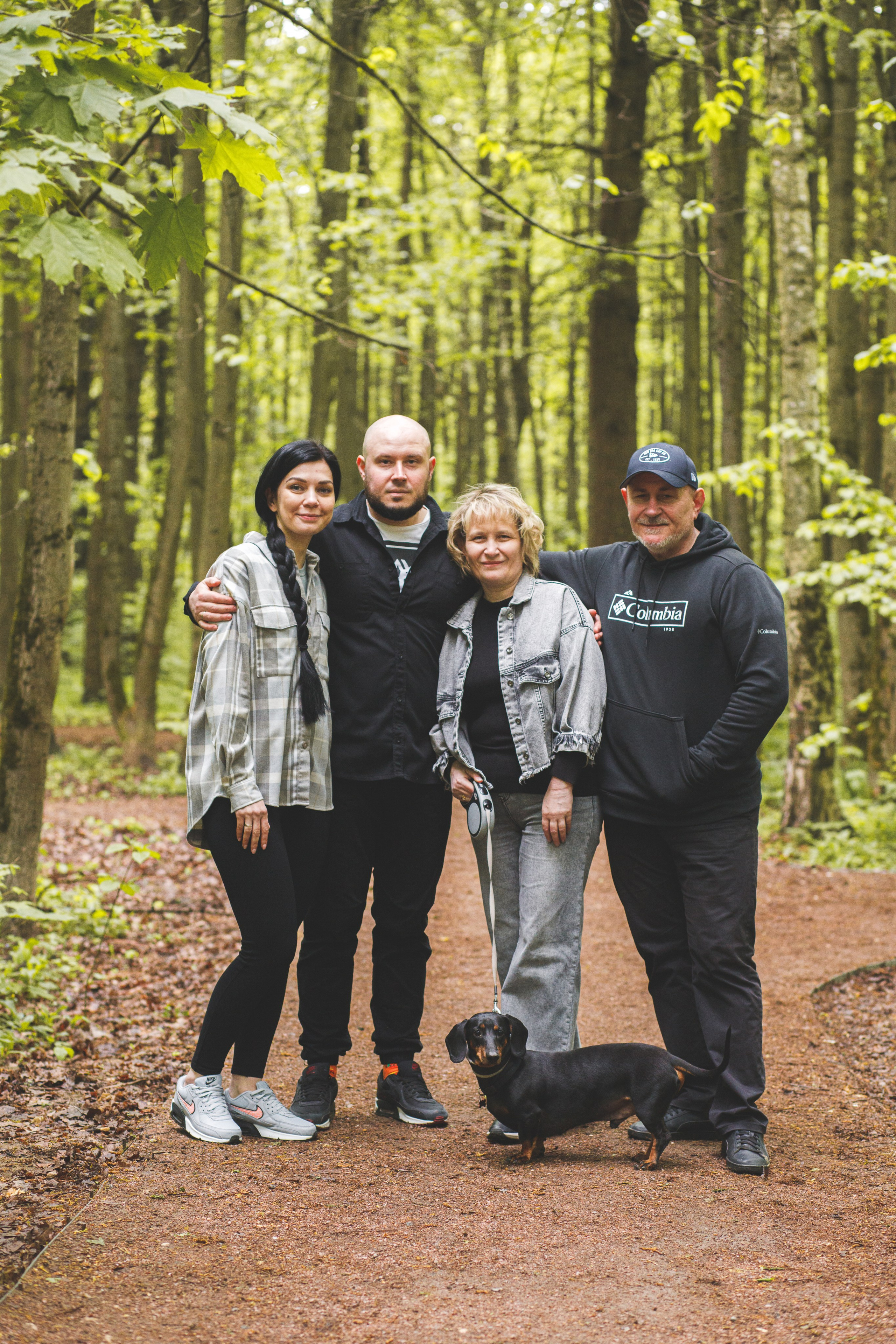 Фотопрогулка большой семьи с двумя собаками летом. Семейный и школьный фотограф в Москве Анна Ткач