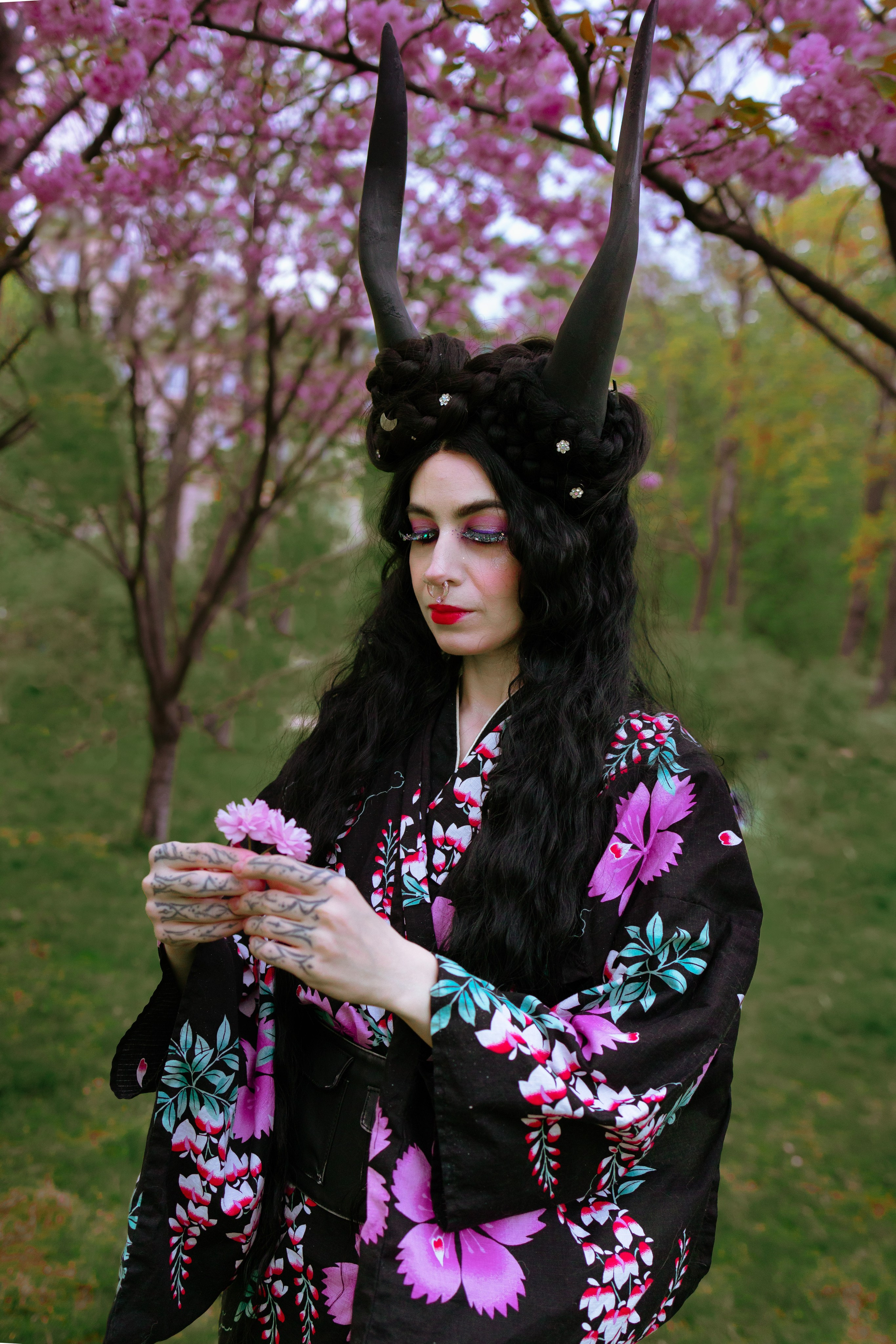 Кирисакура- соцветия вишни в тумане