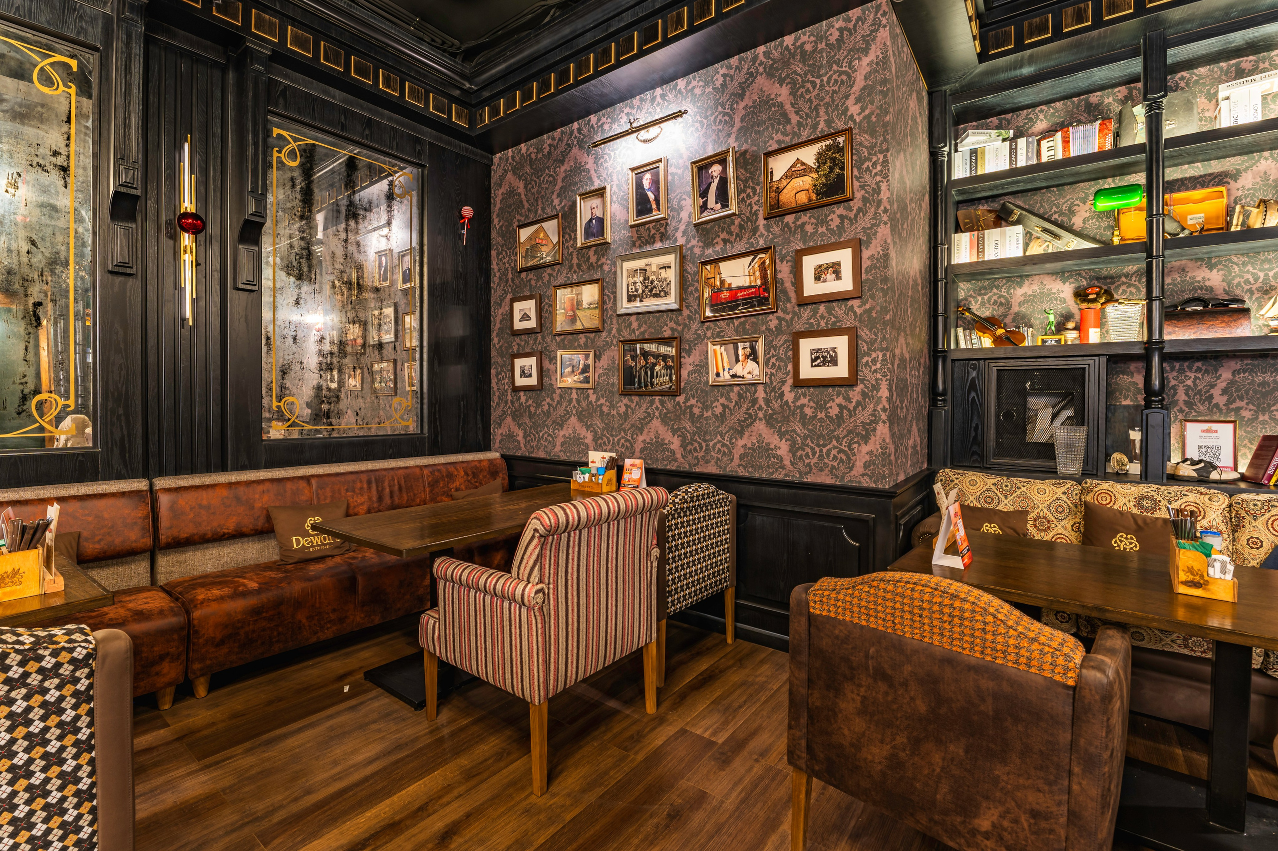 Алматы, Fuller's Izumrud — небольшой уютный паб в тихом районе, декабрь 2025. Интерьерный фотограф Алматы