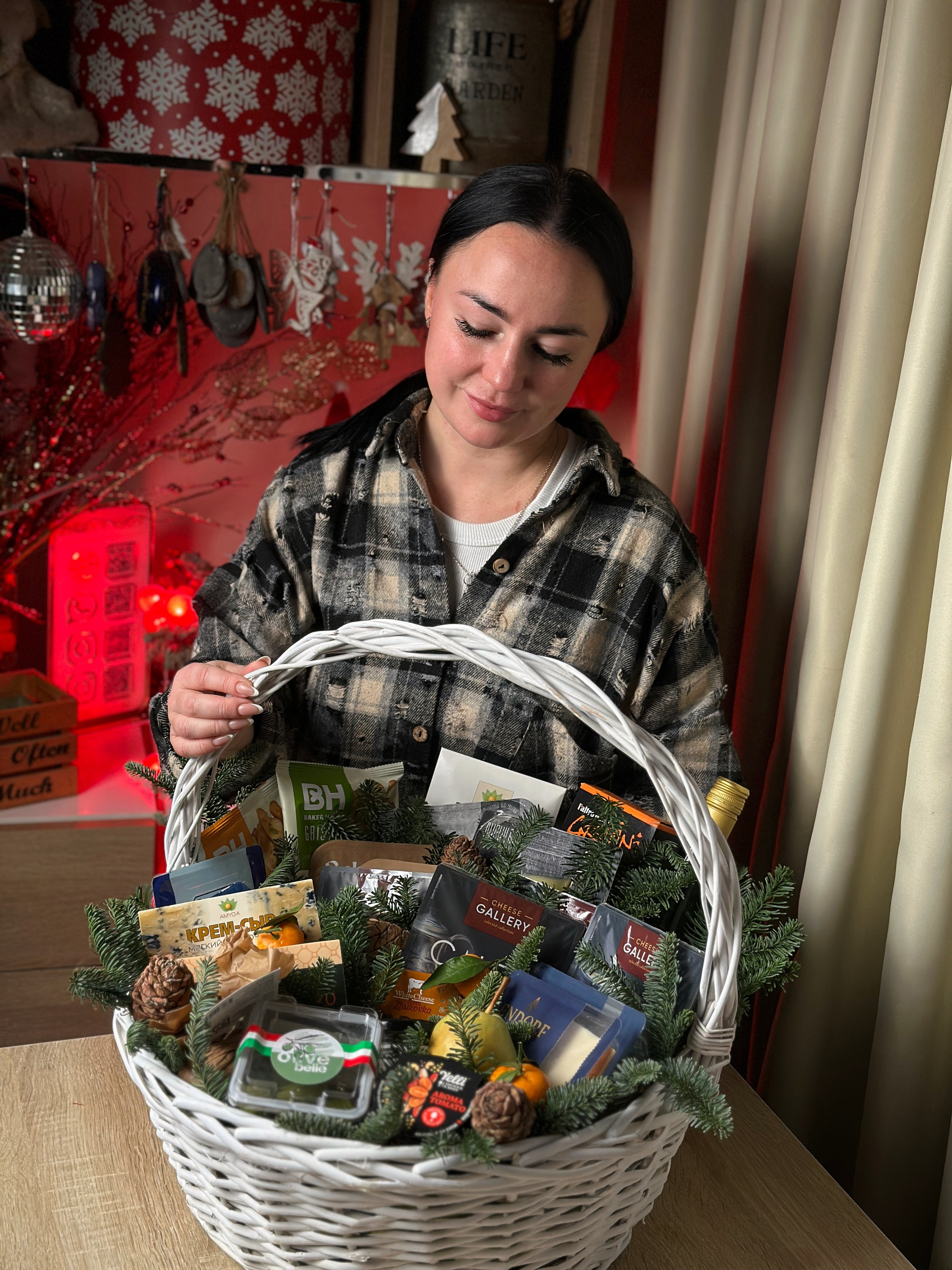 Корзины. Выездной кейтеринг, съедобные букеты, торты и сладости на заказ