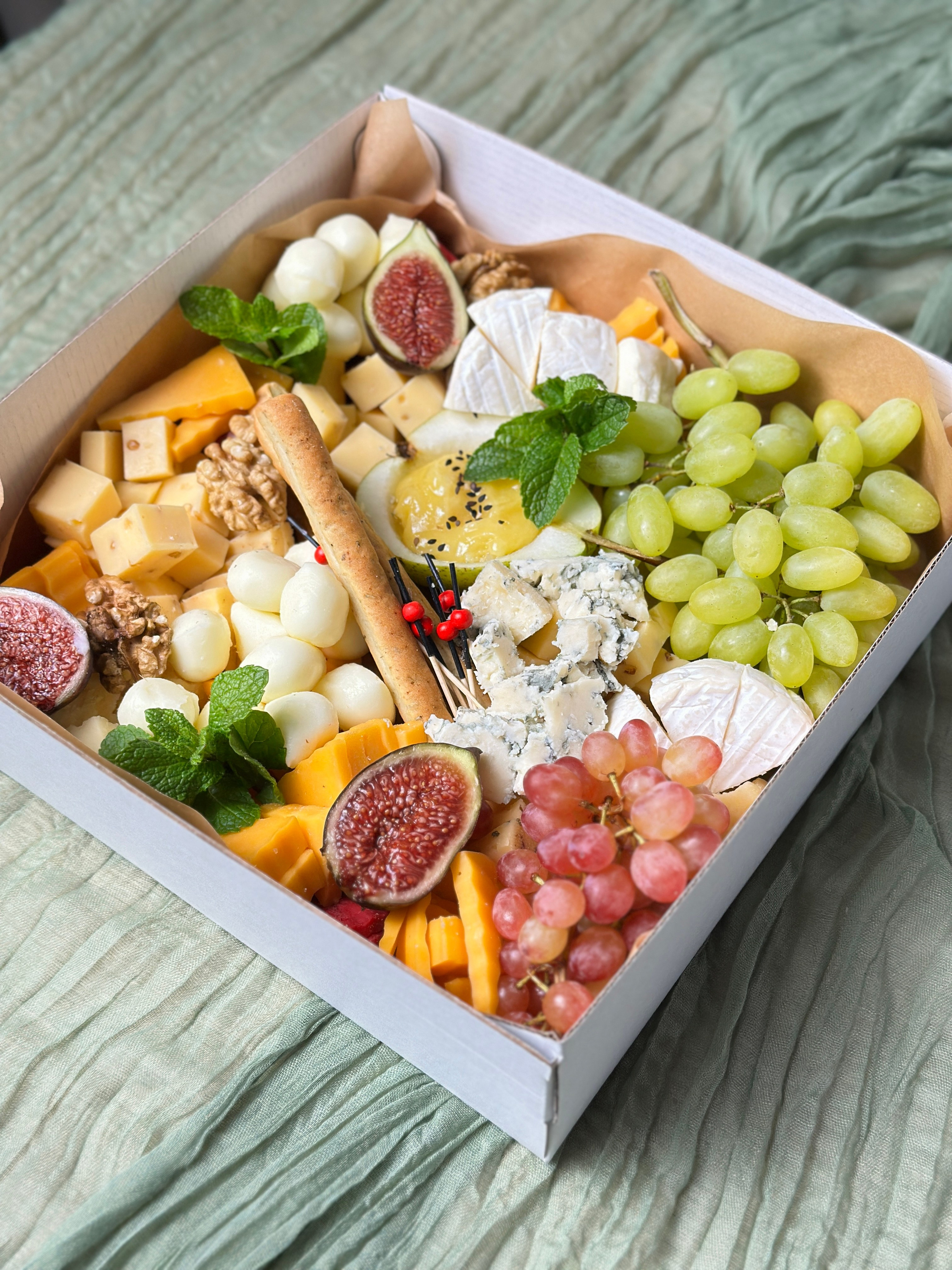 ГастроБоксы. Выездной кейтеринг, съедобные букеты, торты и сладости на заказ