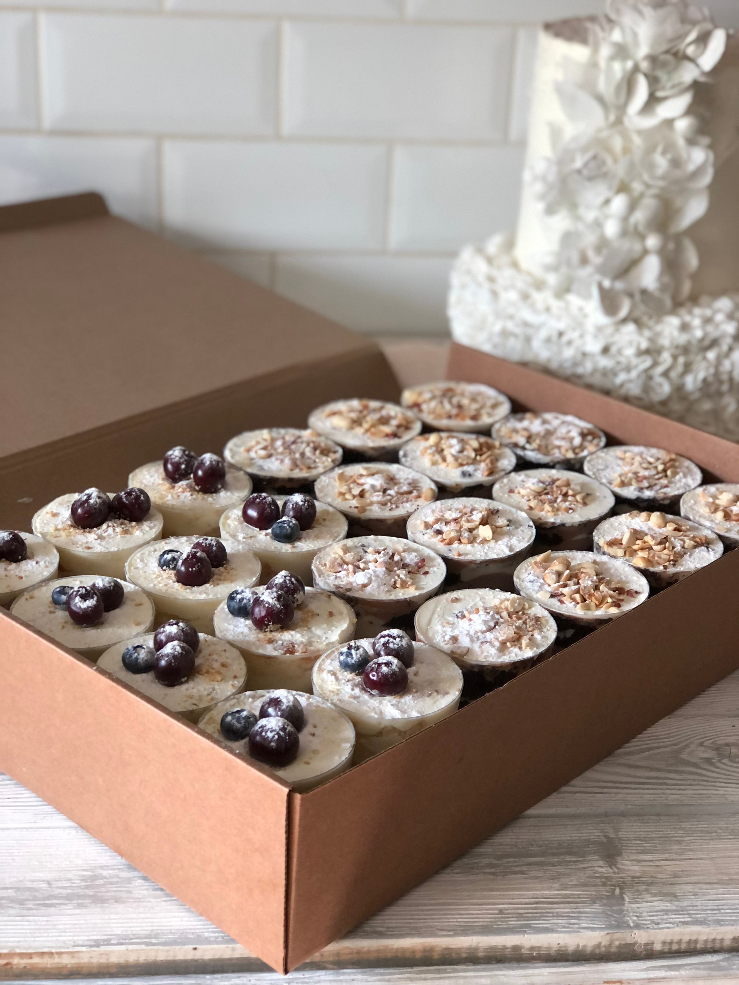 Торты и десерты. Выездной кейтеринг, съедобные букеты, торты и сладости на заказ