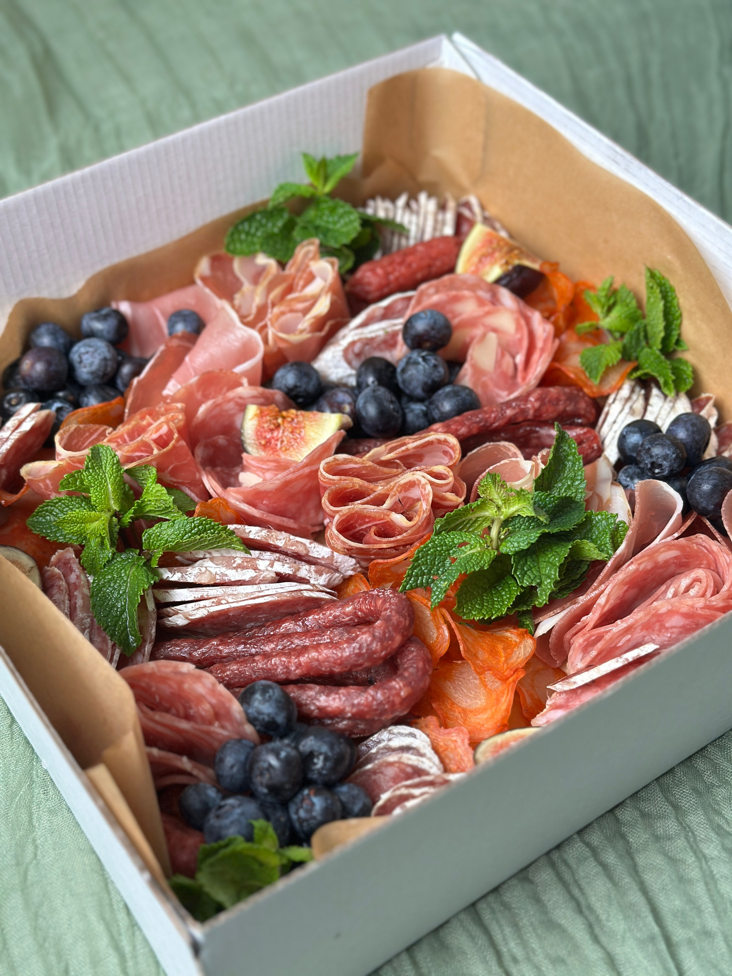 ГастроБоксы. Выездной кейтеринг, съедобные букеты, торты и сладости на заказ