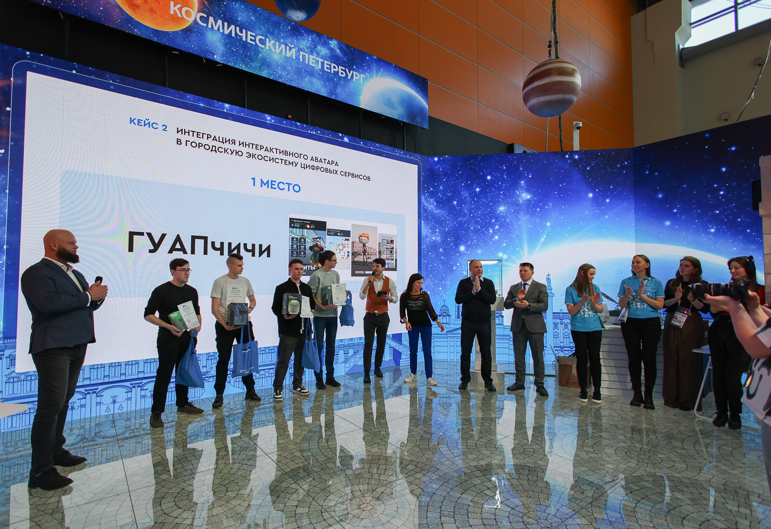 Выставка «Россия». Репортажный, архитектурный, театральный и файн-арт фотограф Лена Мельникова в Москве