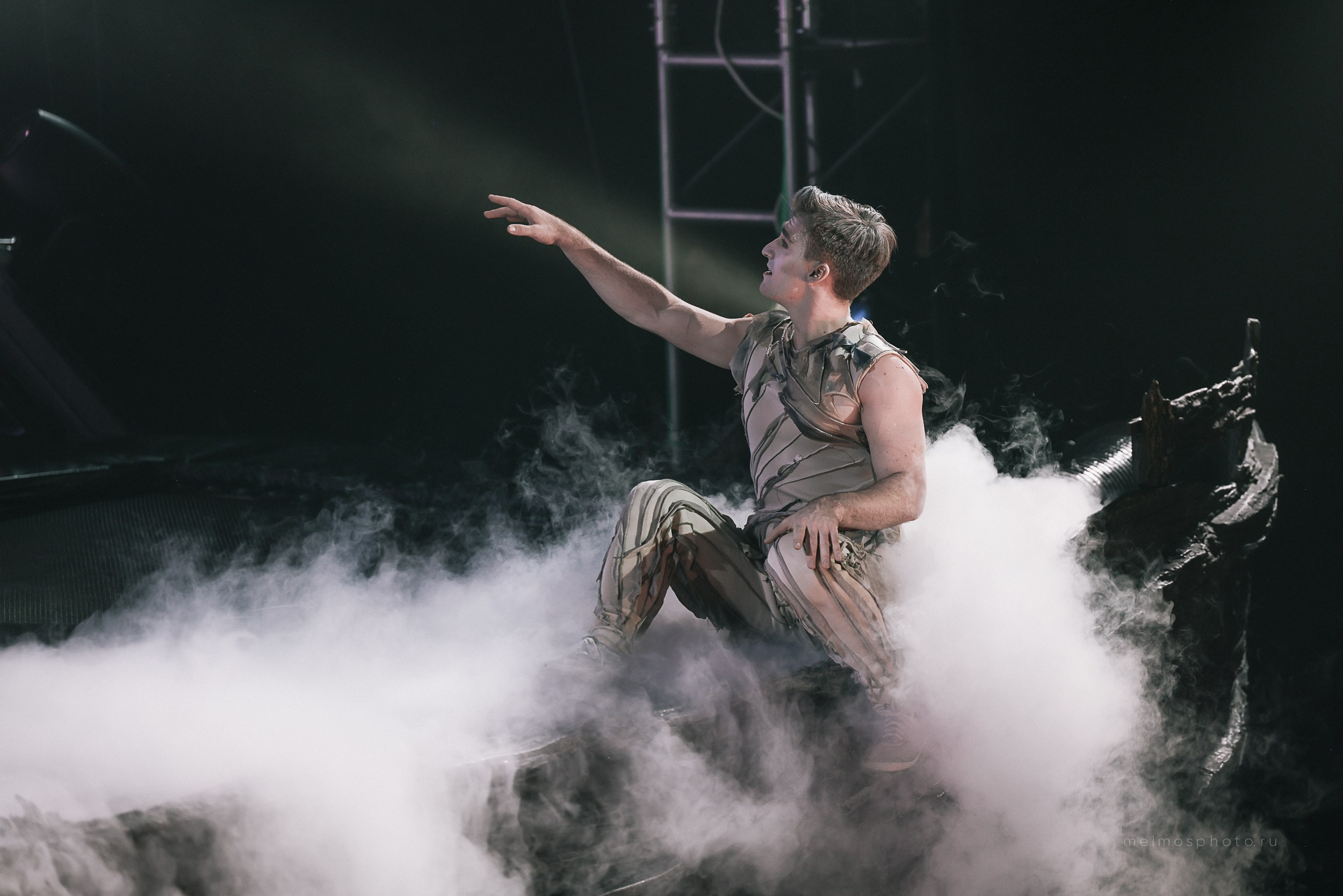 АНТИГРАВИТАЦИЯ. Репортажный, архитектурный, театральный и файн-арт фотограф Лена Мельникова в Москве