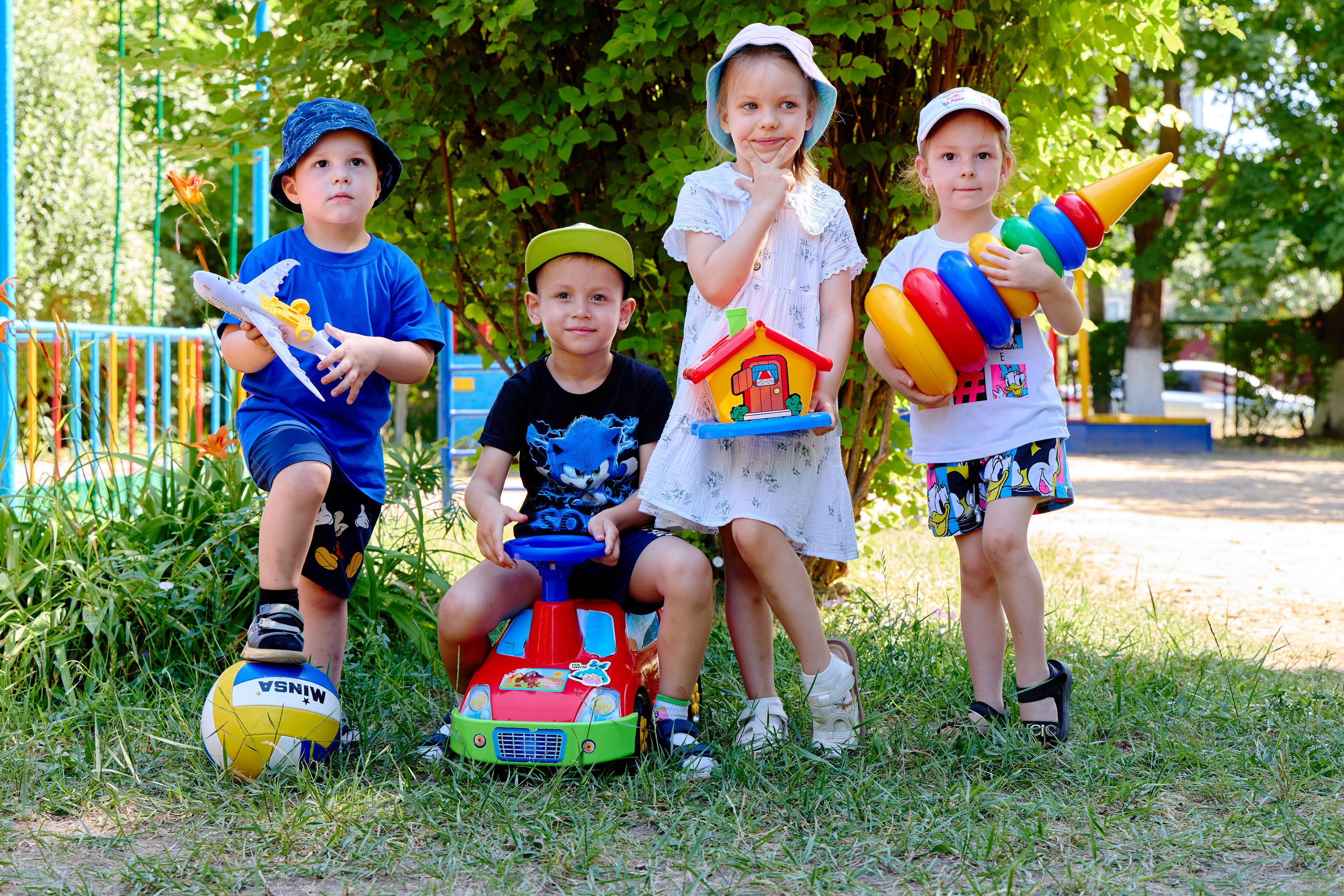 Пример летней съёмки в детском саду № 92 младшая группа Ромашки. Фотограф Выпускные альбомы Таганрог Сергей Коробченко